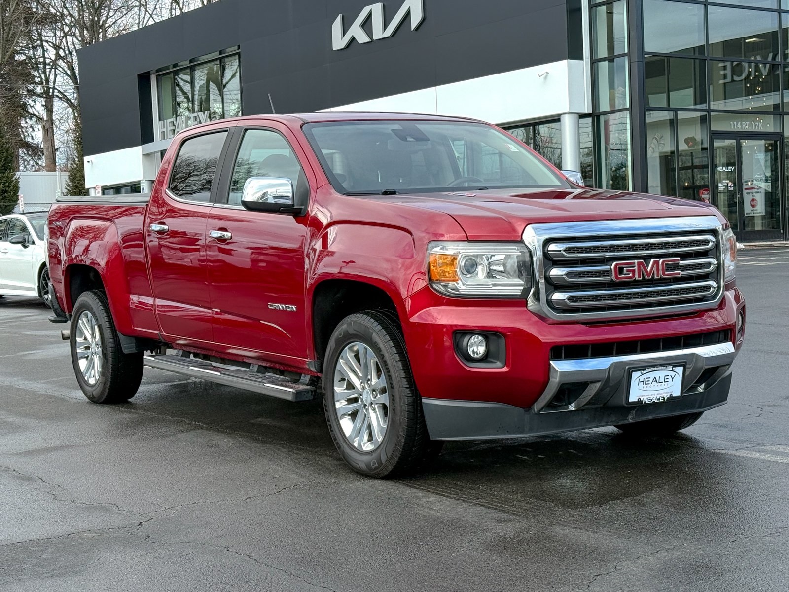 Photo view of 2017 GMC Canyon in Red