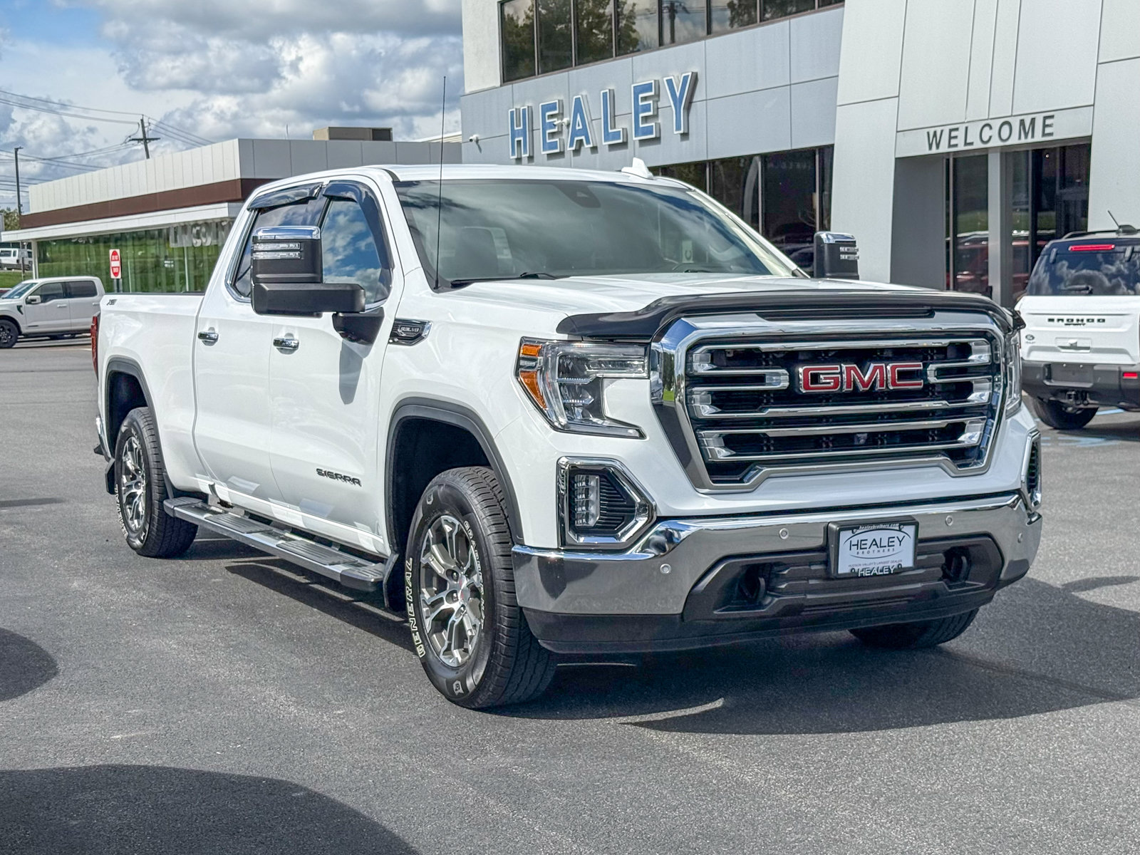 Photo view of 2021 GMC Sierra 1500 in White