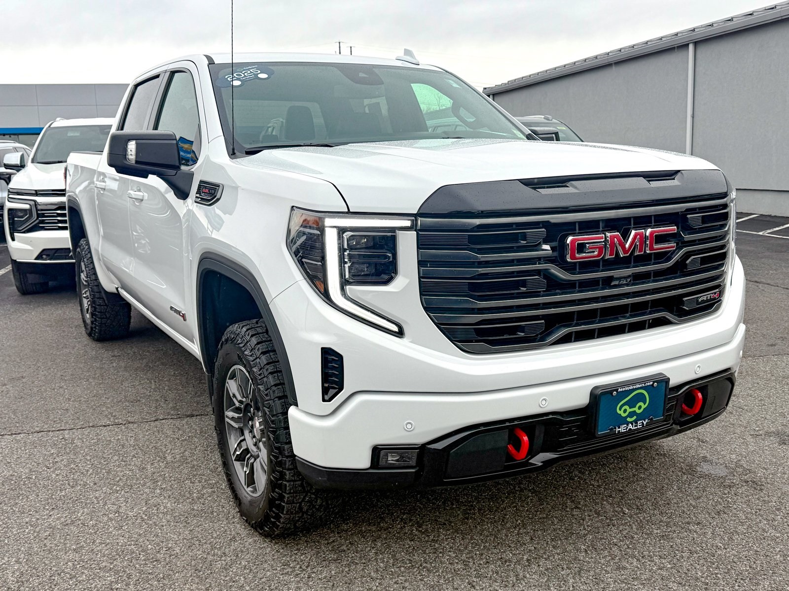 Photo view of 2025 GMC Sierra 1500 in White