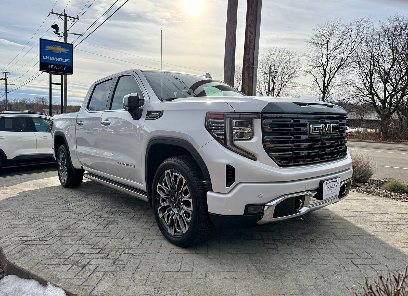 Photo view of 2023 GMC Sierra 1500 in White