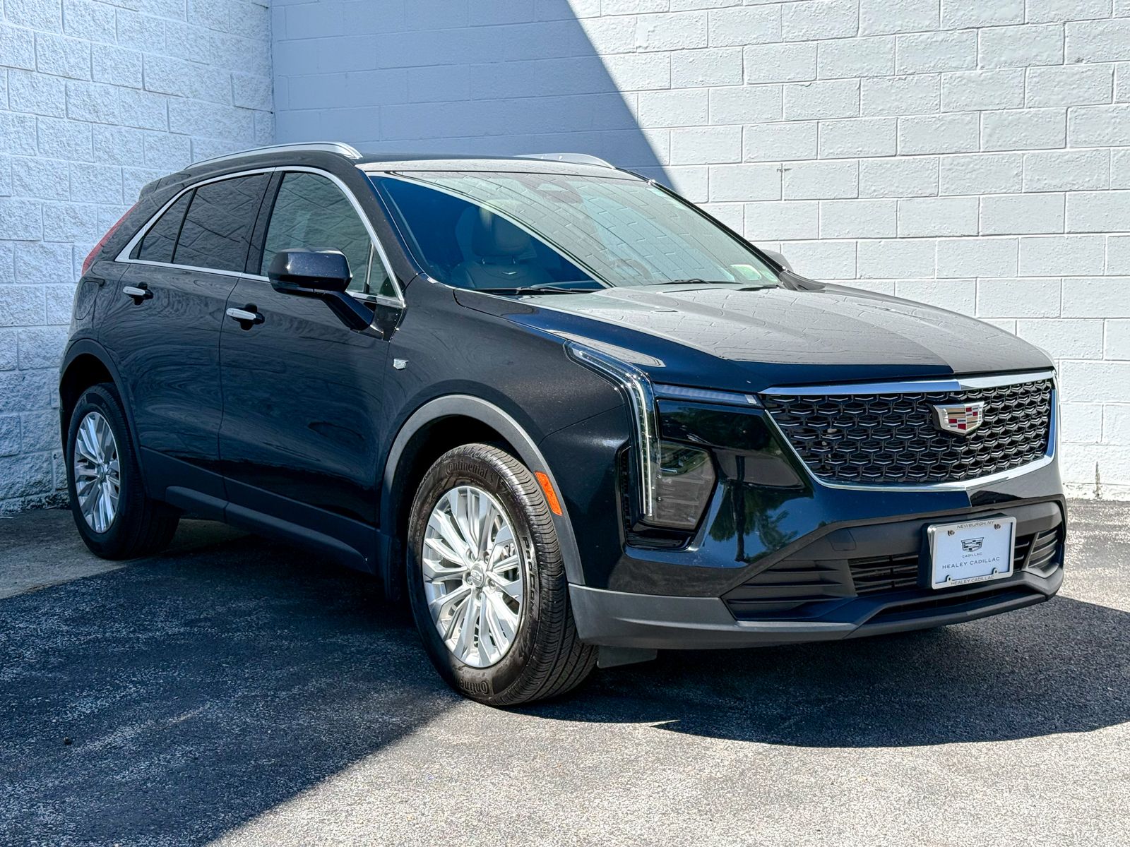 Photo view of 2024 Cadillac XT4 in Black