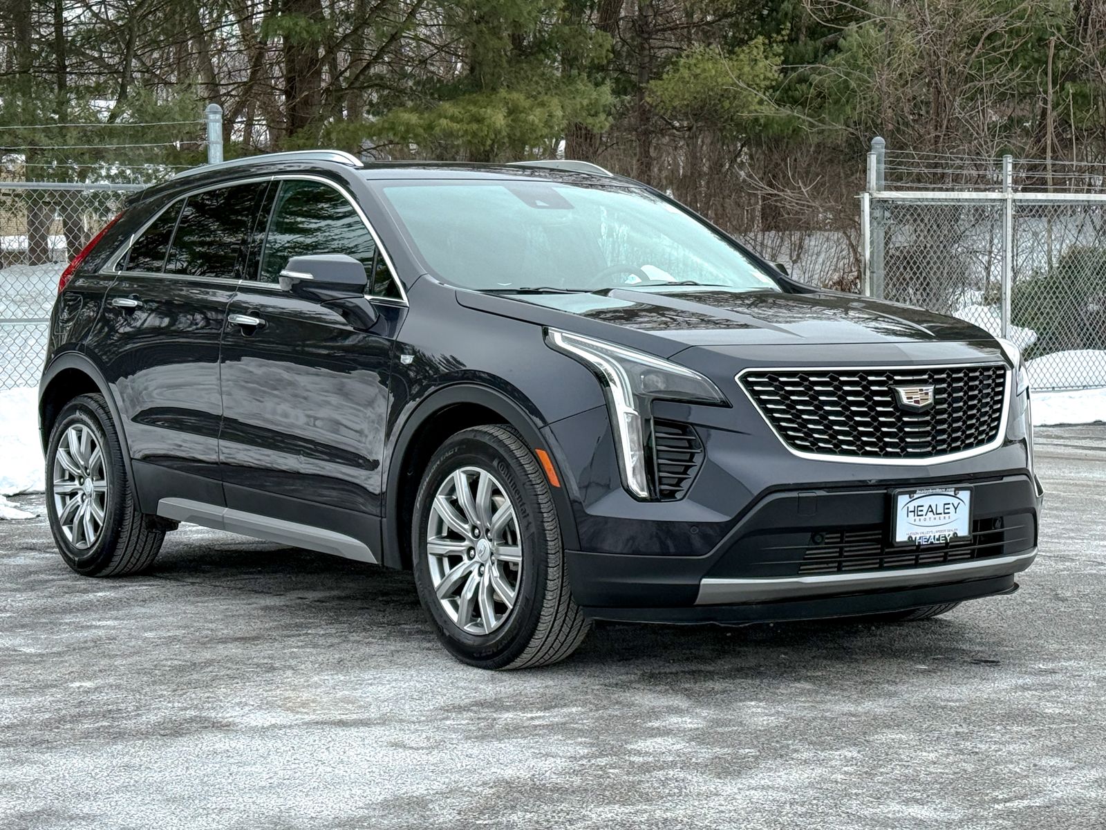 Photo view of 2023 Cadillac XT4 in Gray