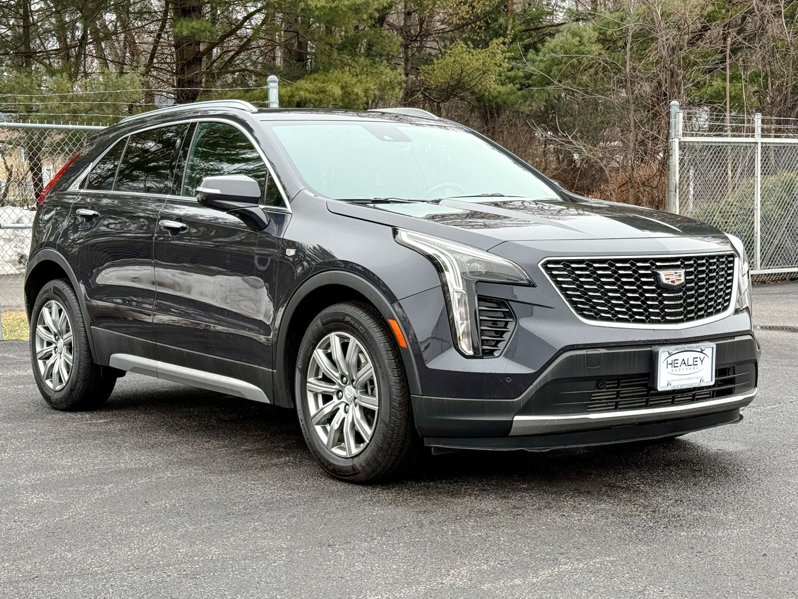Photo view of 2023 Cadillac XT4 in Gray