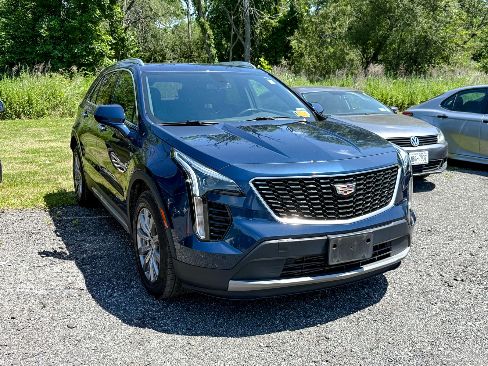 Photo view of 2019 Cadillac XT4 in Blue