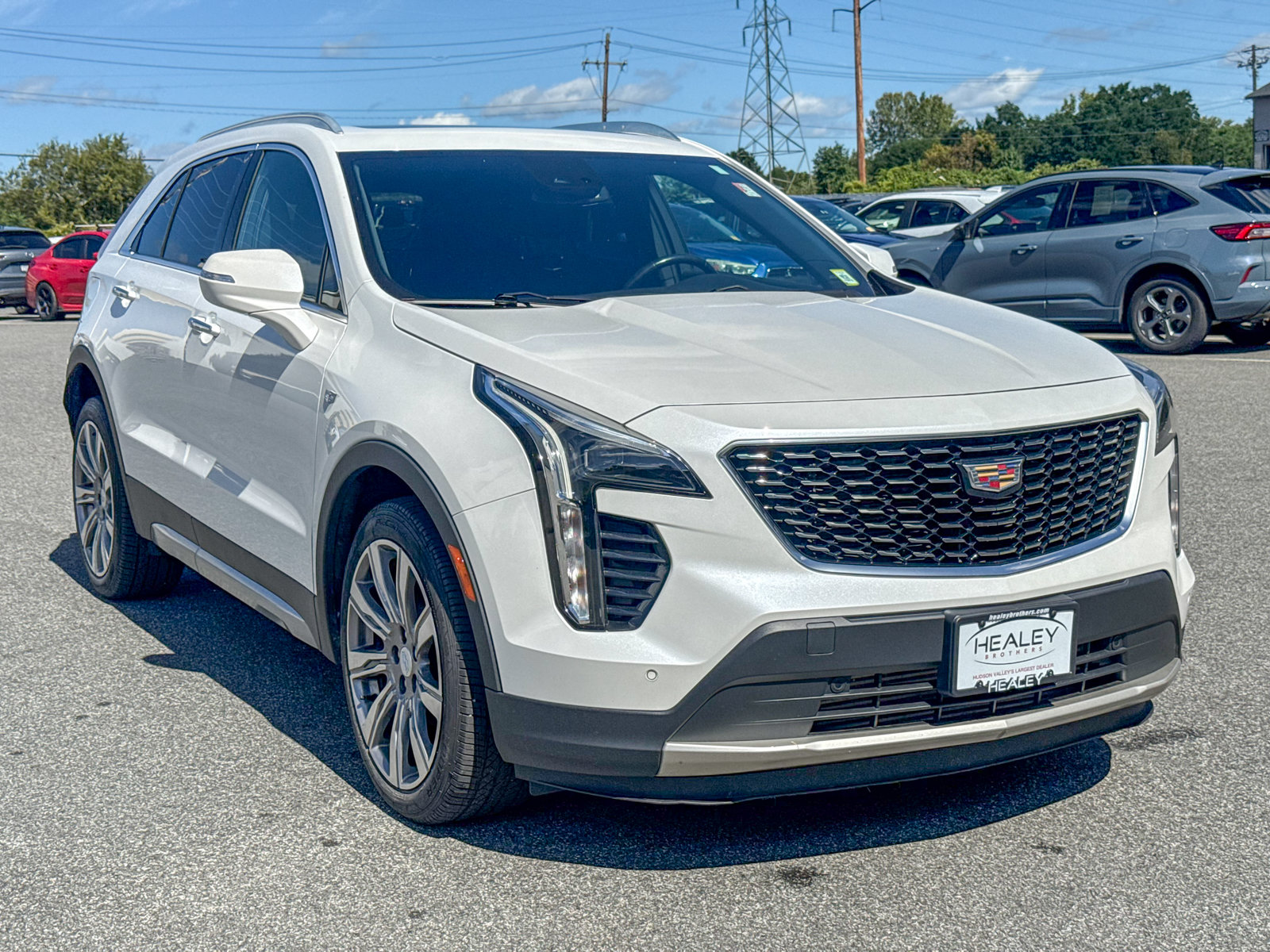 Photo view of 2021 Cadillac XT4 in White
