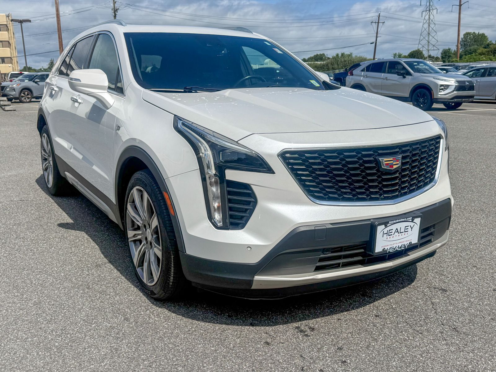 Photo view of 2021 Cadillac XT4 in White