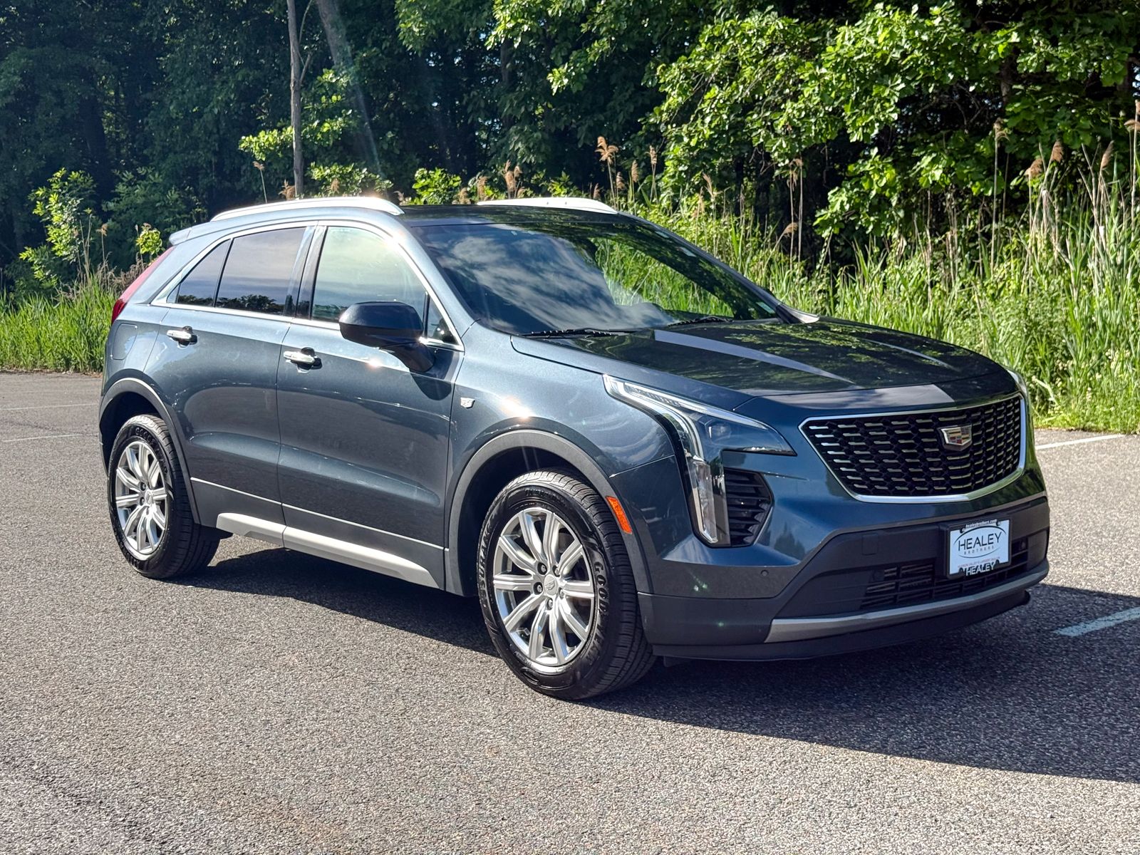 Photo view of 2020 Cadillac XT4 in Gray