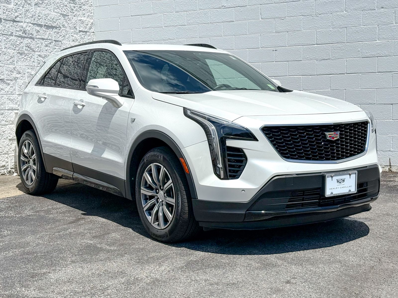 Photo view of 2023 Cadillac XT4 in White