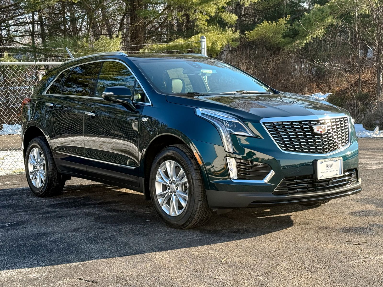 Photo view of 2026 Cadillac XT5 in Green