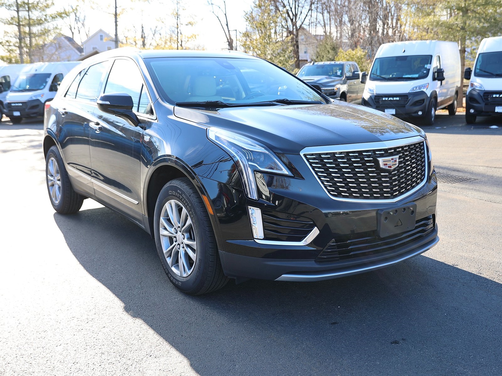 Photo view of 2022 Cadillac XT5 in Black