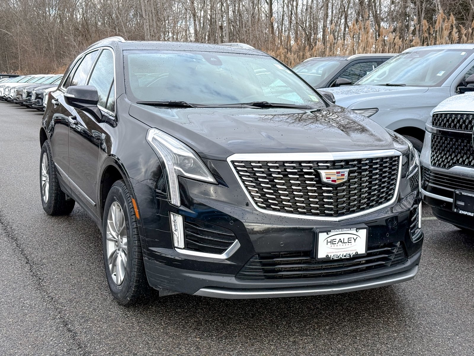 Photo view of 2020 Cadillac XT5 in Black