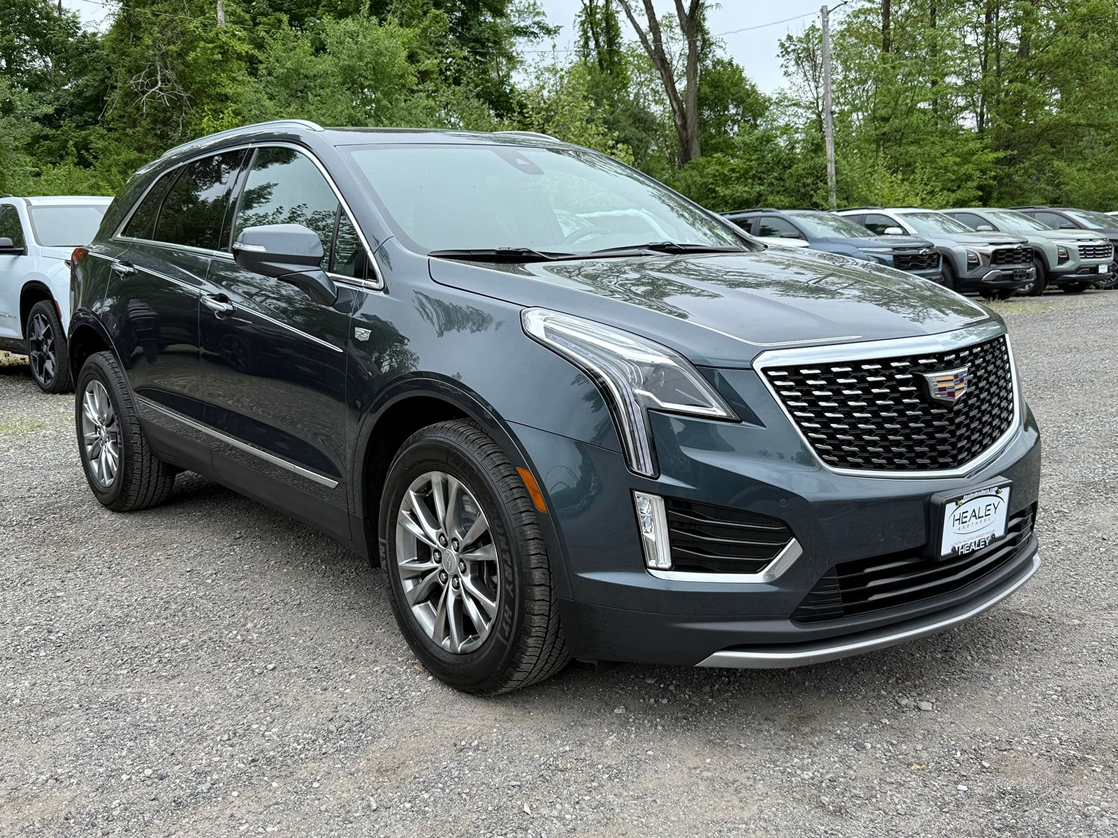 Photo view of 2021 Cadillac XT5 in Blue