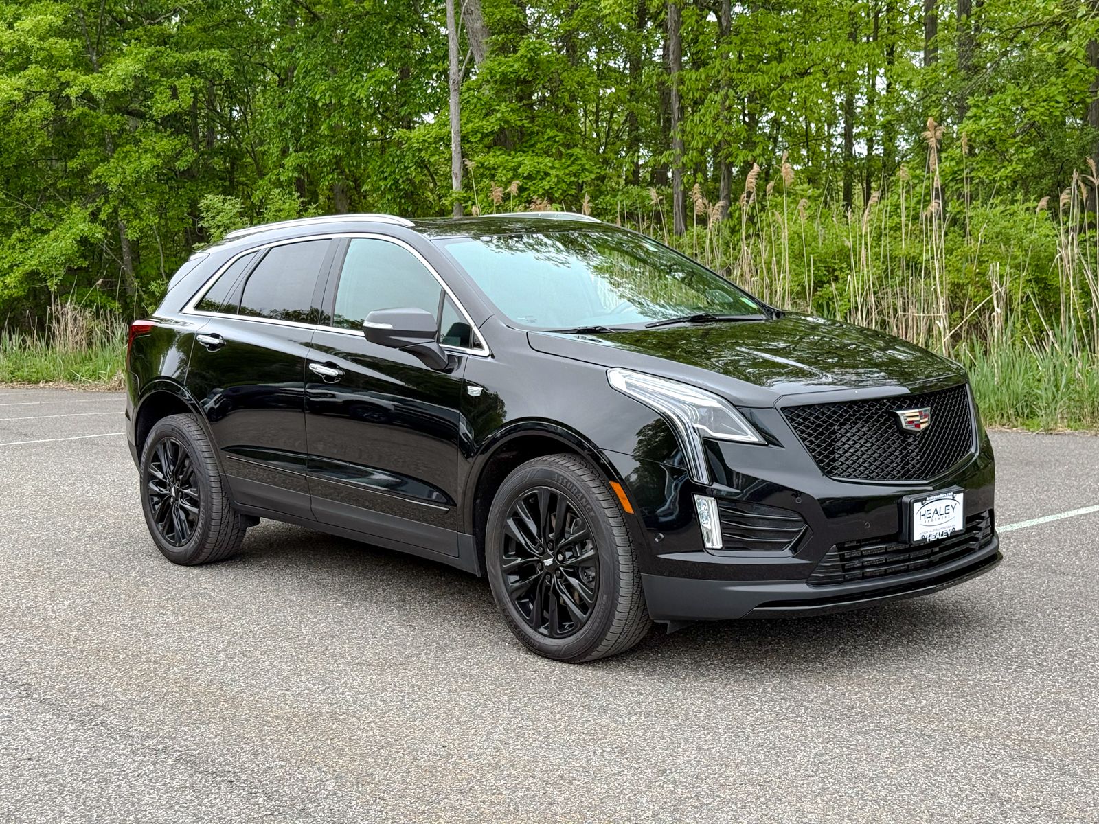 Photo view of 2022 Cadillac XT5 in Black
