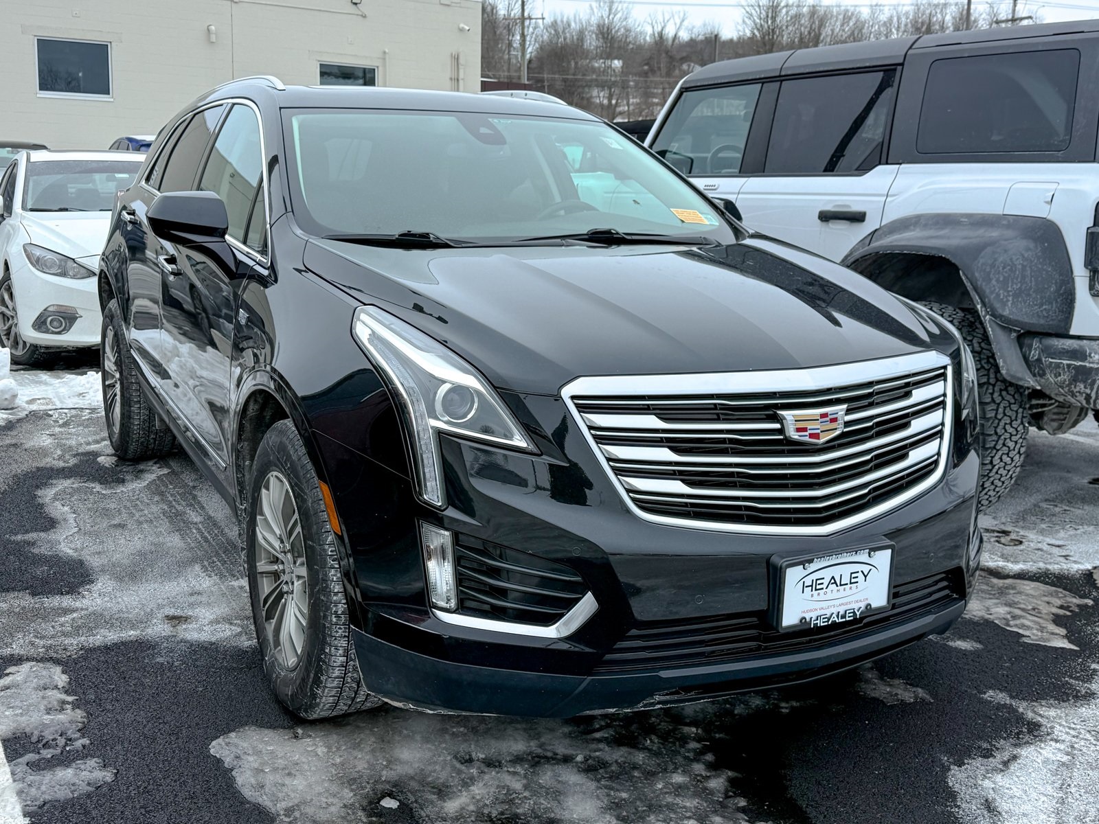 Photo view of 2018 Cadillac XT5 Crossover in Black