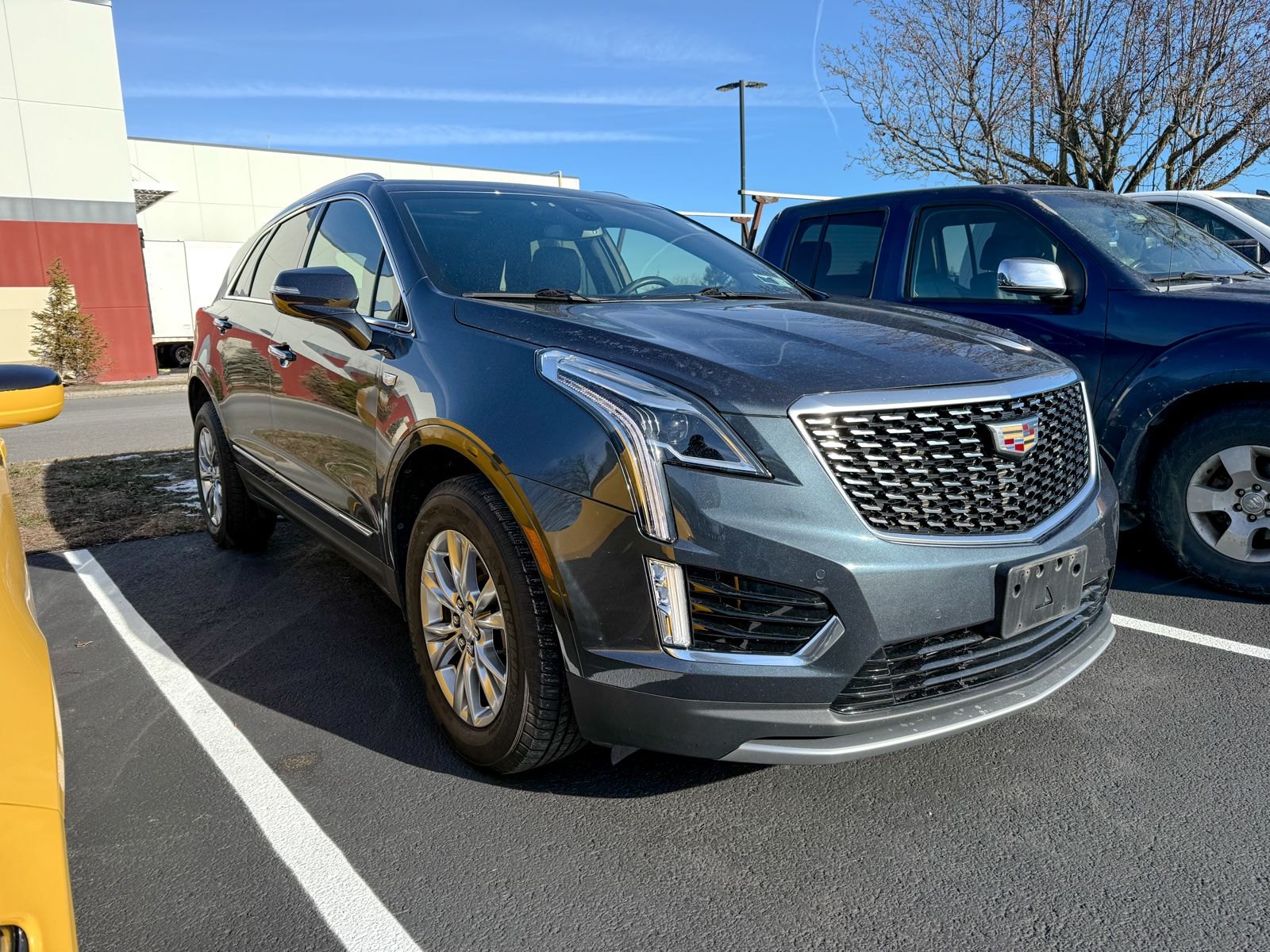 Photo view of 2020 Cadillac XT5 in Gray