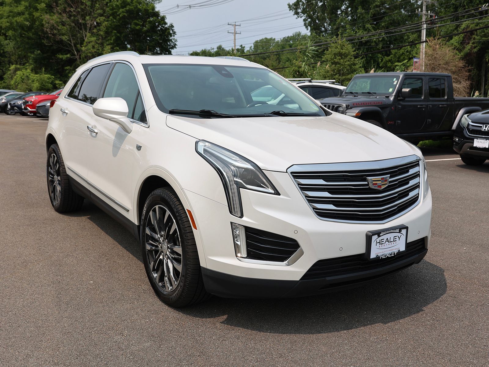 Photo view of 2017 Cadillac XT5 in White