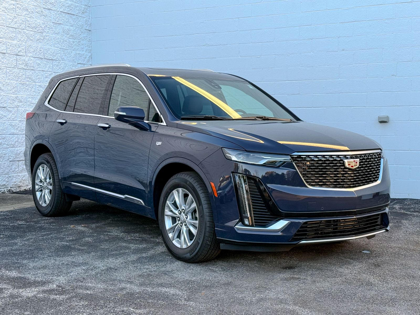 Photo view of 2025 Cadillac XT6 in Blue