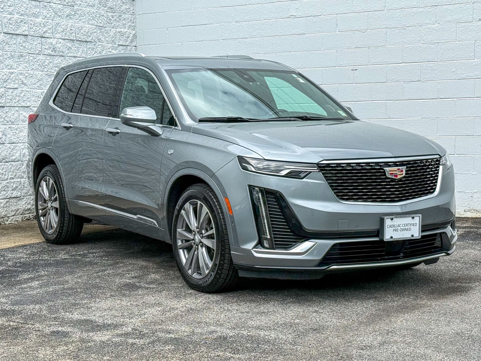 Photo view of 2024 Cadillac XT6 in Gray