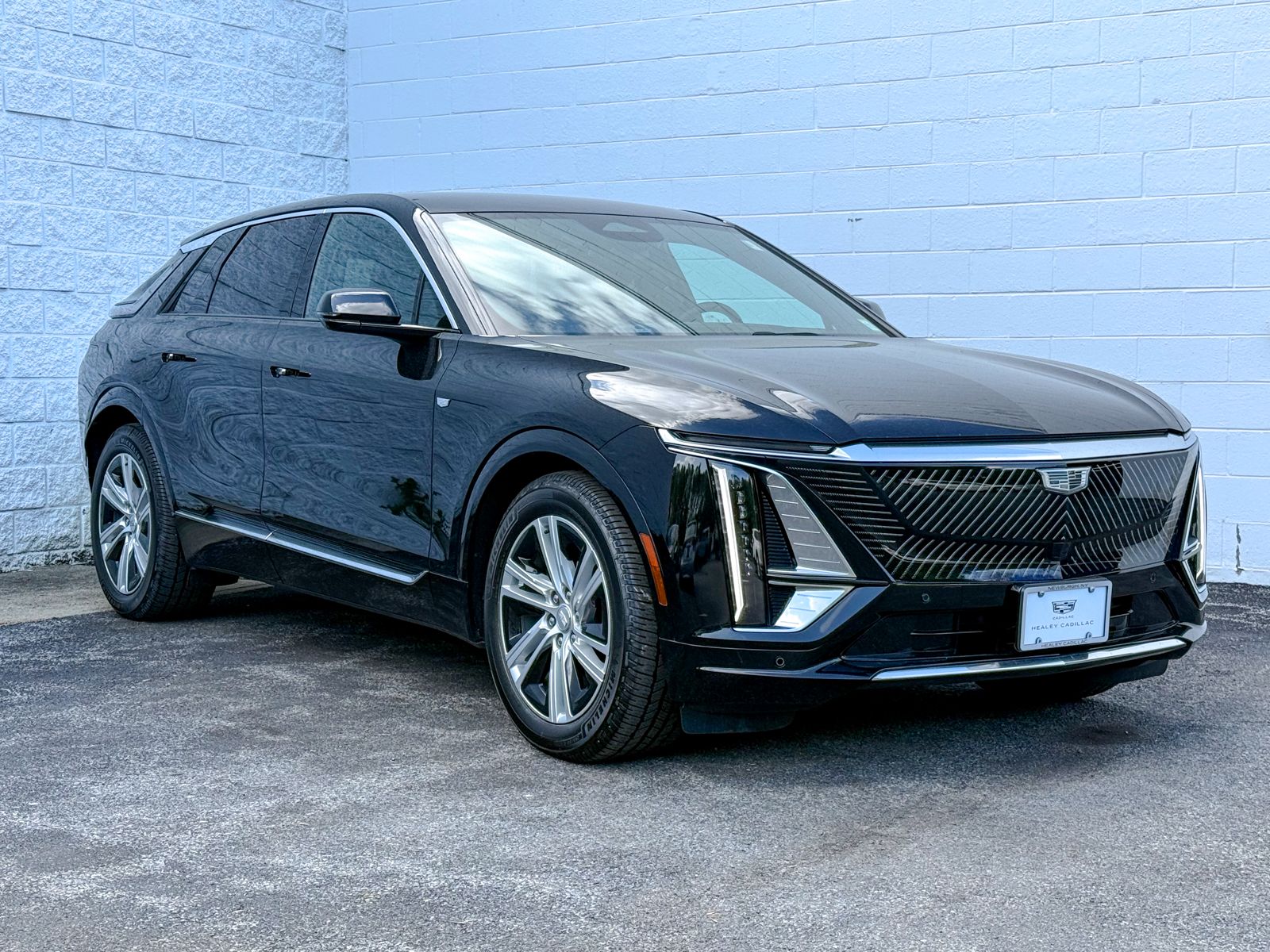 Photo view of 2024 Cadillac LYRIQ in Black