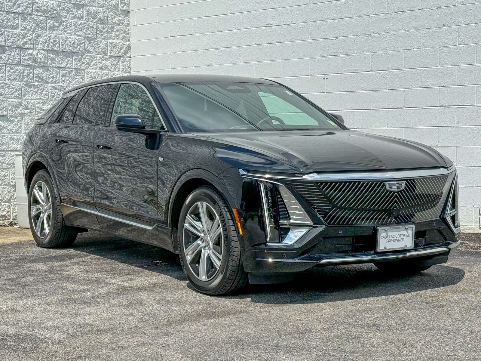 Photo view of 2024 Cadillac LYRIQ in Black