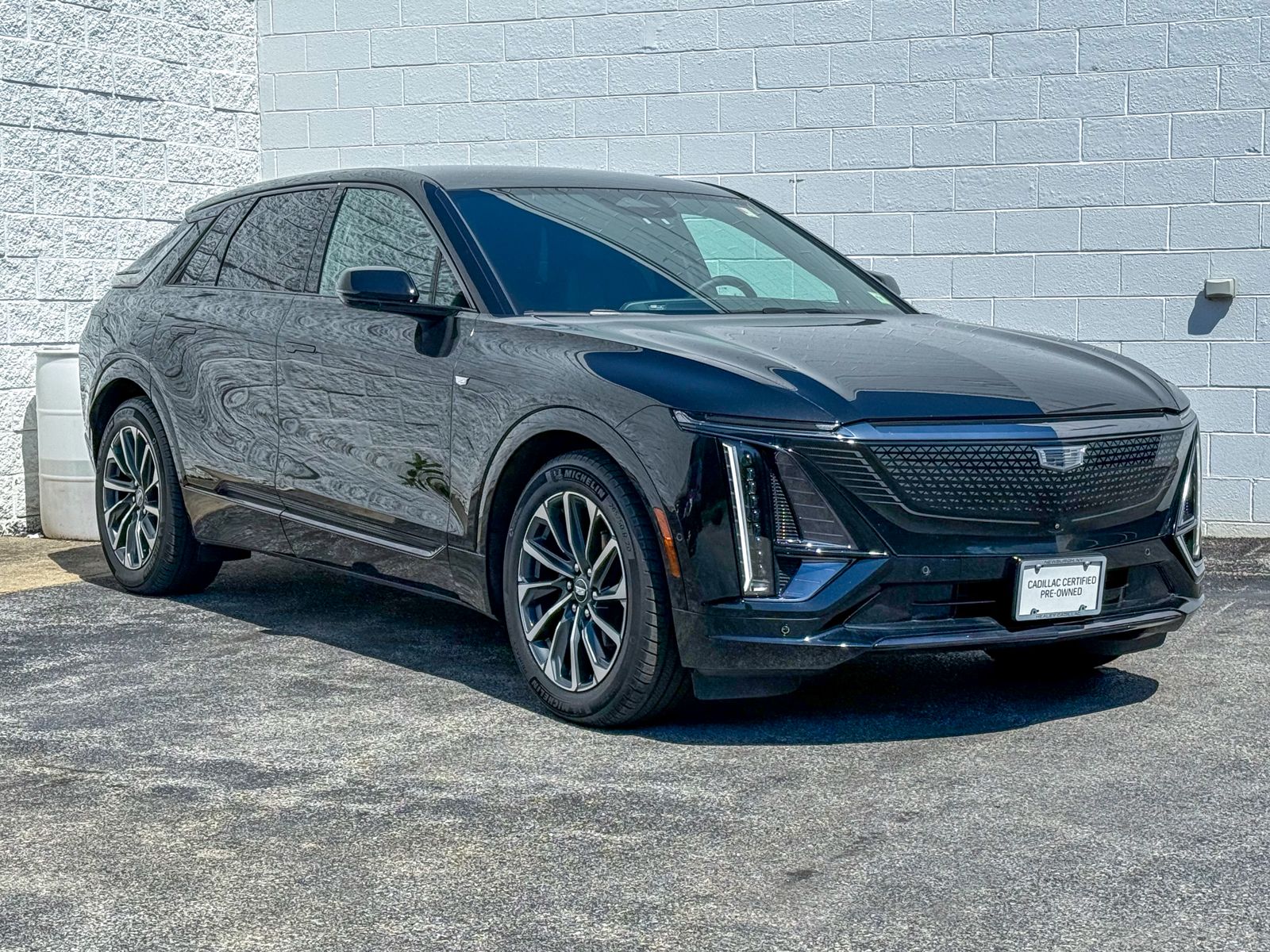 Photo view of 2024 Cadillac LYRIQ in Black