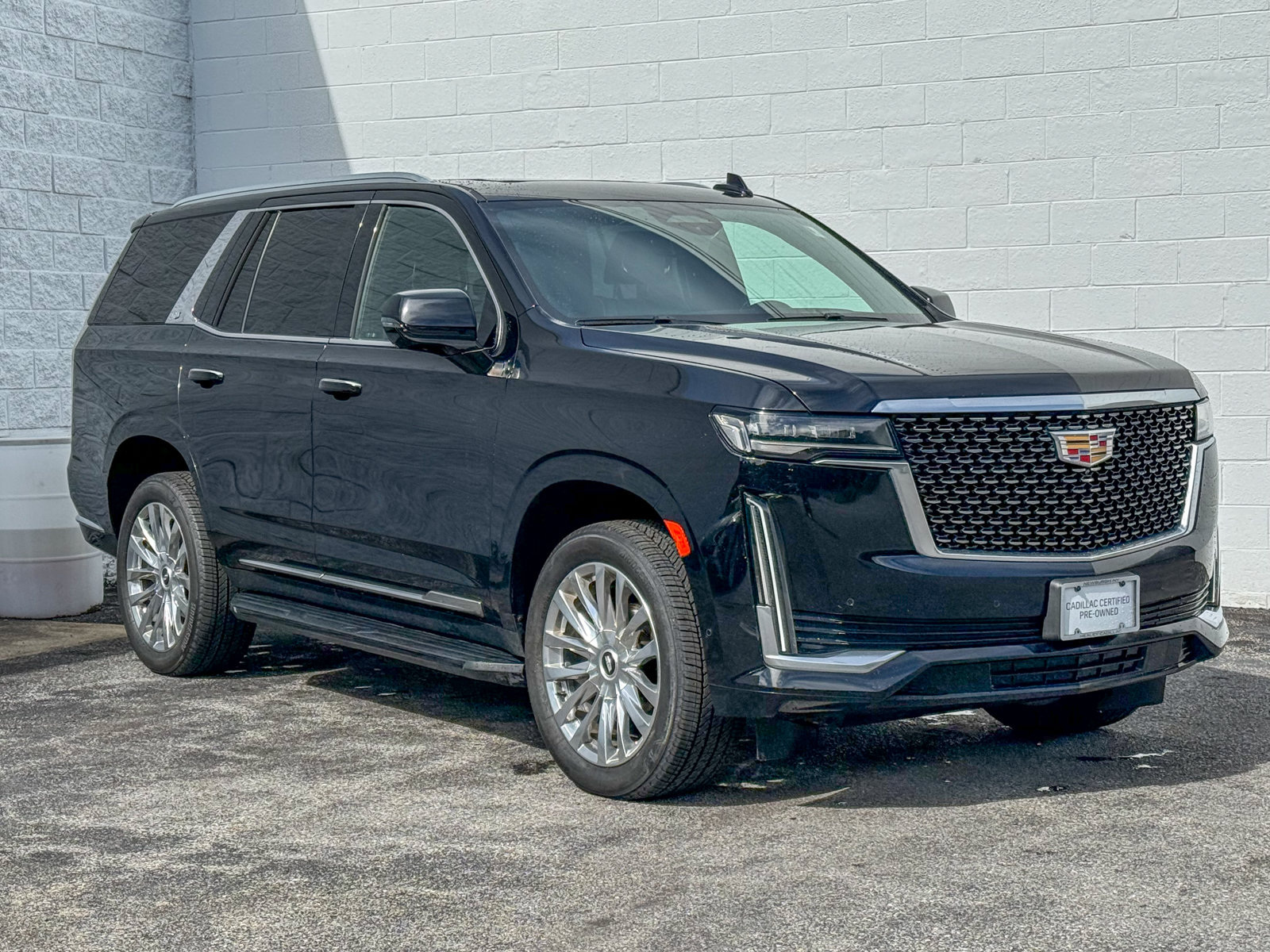 Photo view of 2023 Cadillac Escalade in Black