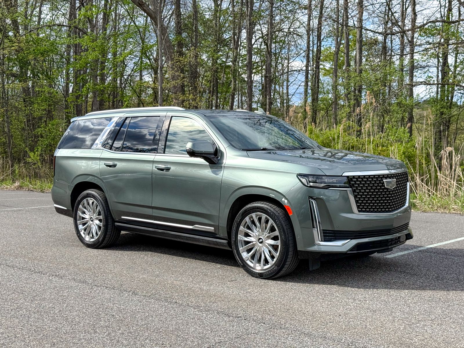 Photo view of 2024 Cadillac Escalade in Green