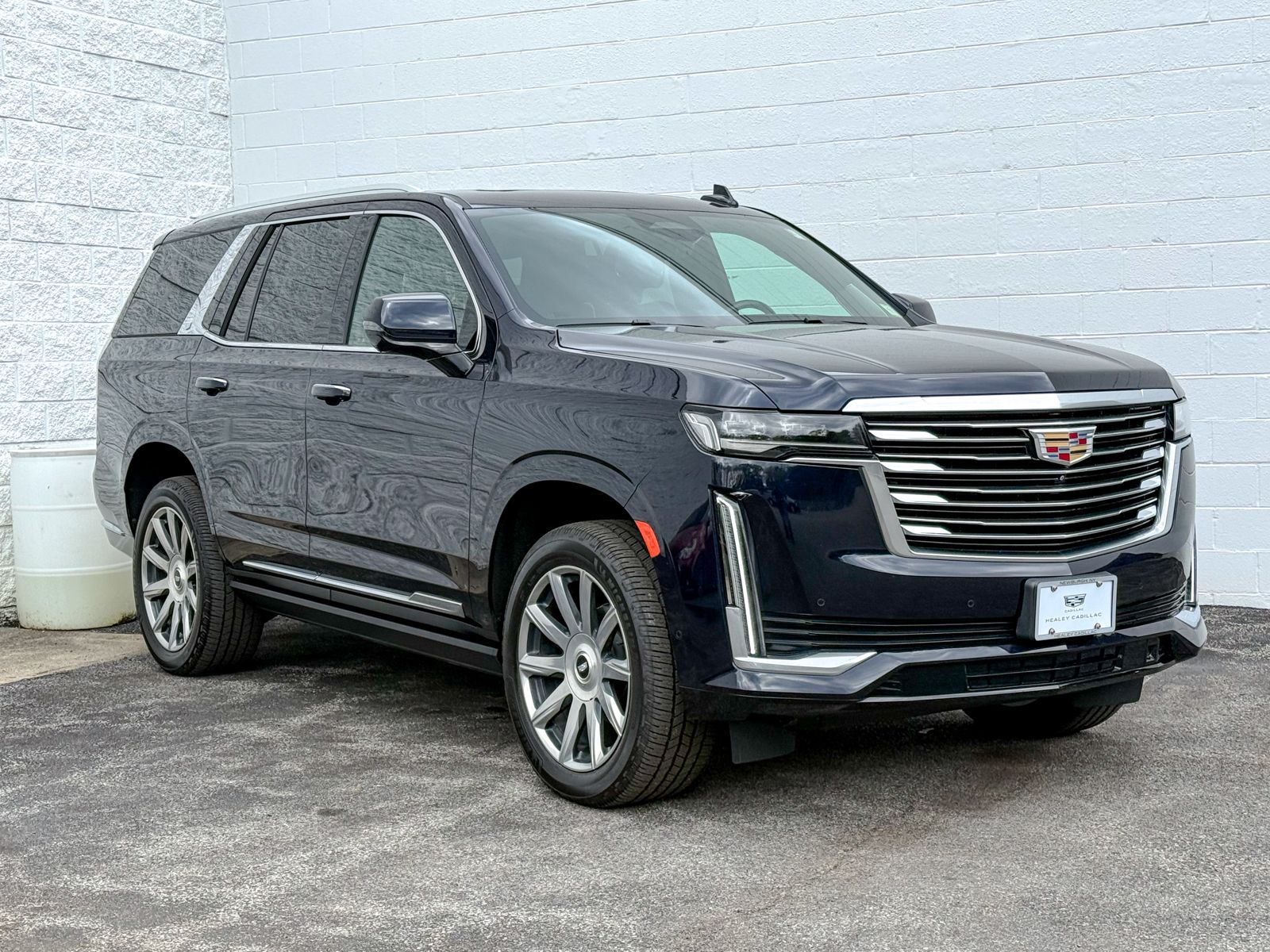 Photo view of 2022 Cadillac Escalade in Blue
