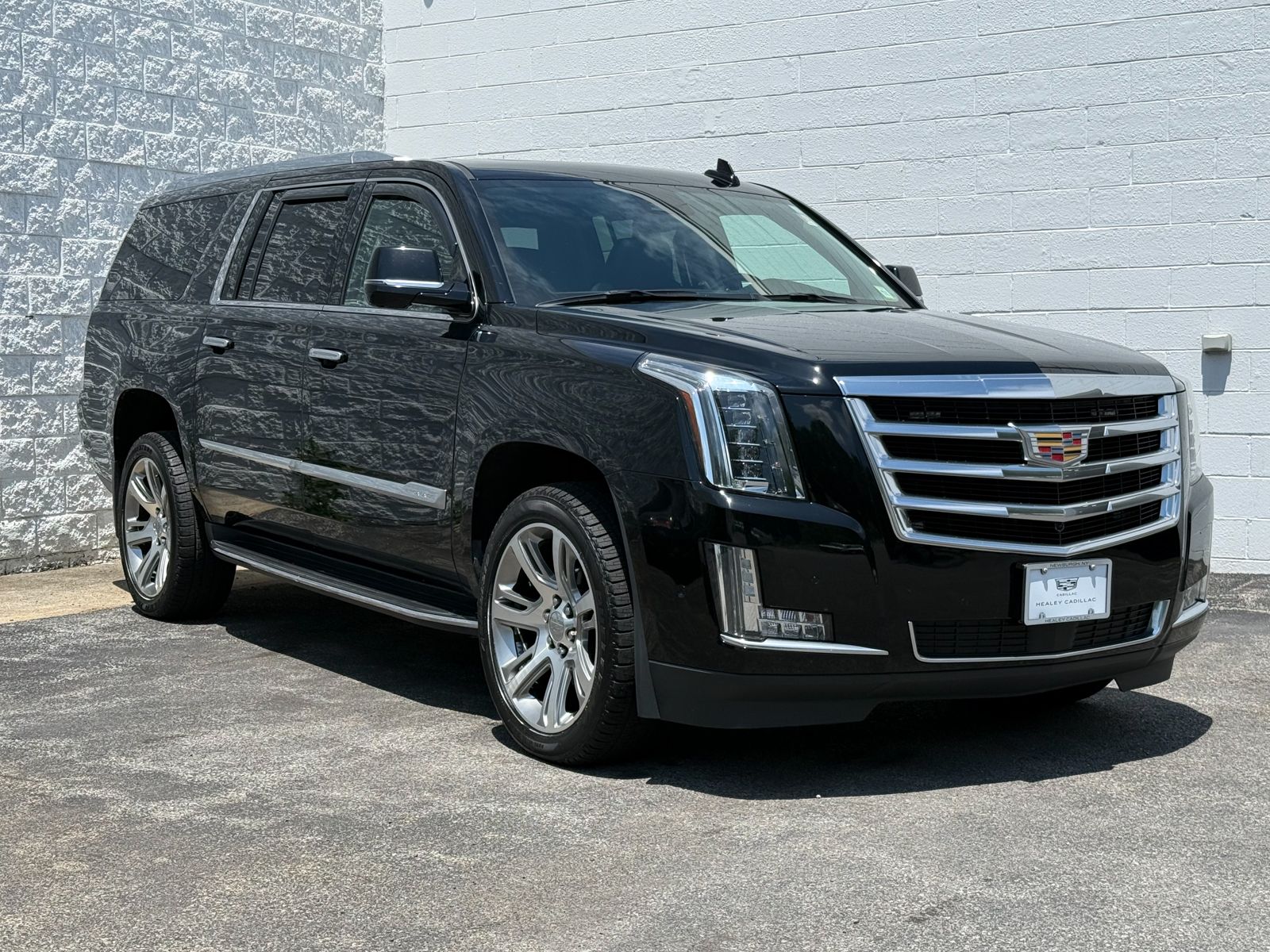 Photo view of 2020 Cadillac Escalade ESV in Black