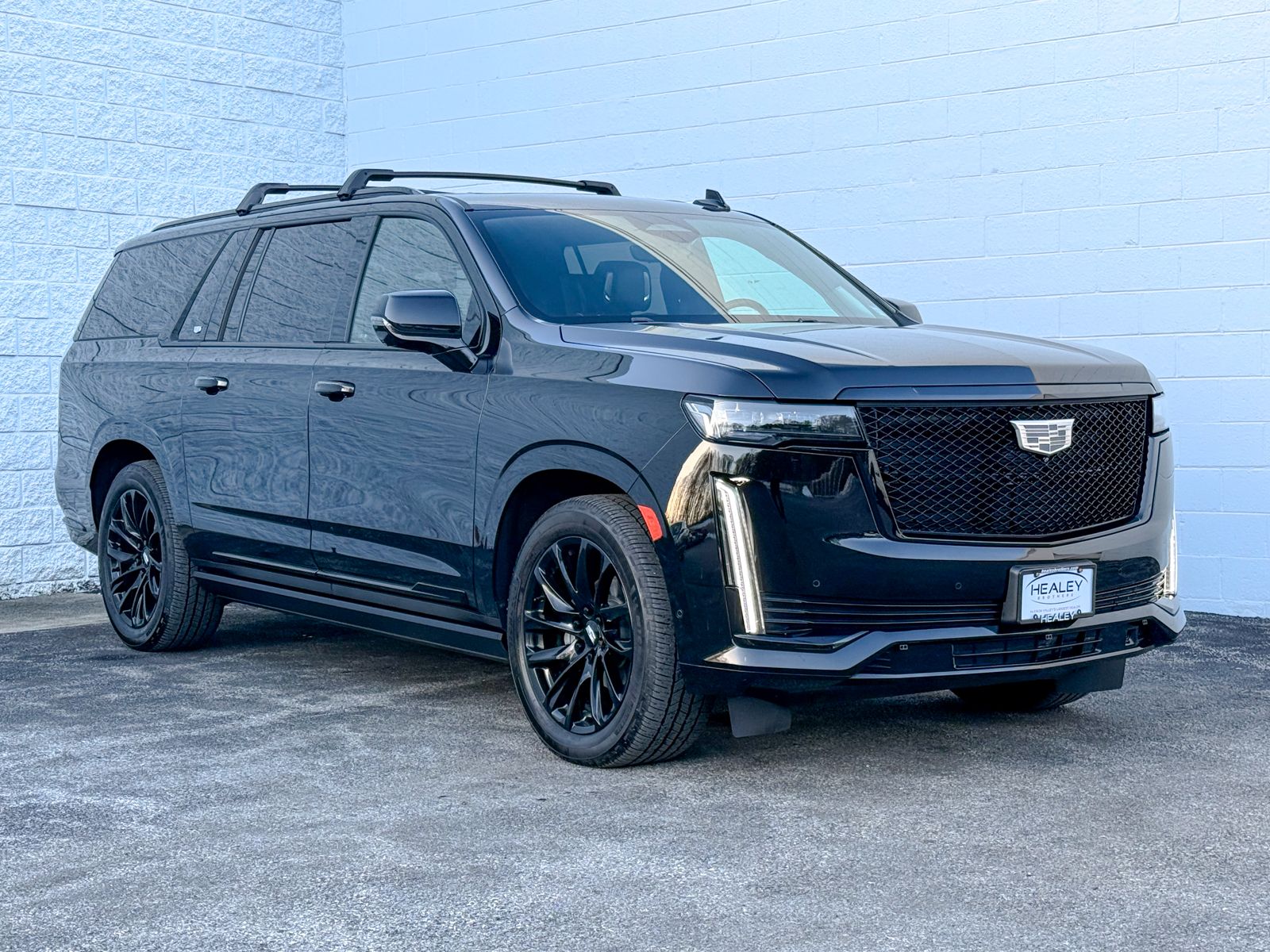 Photo view of 2021 Cadillac Escalade ESV in Black