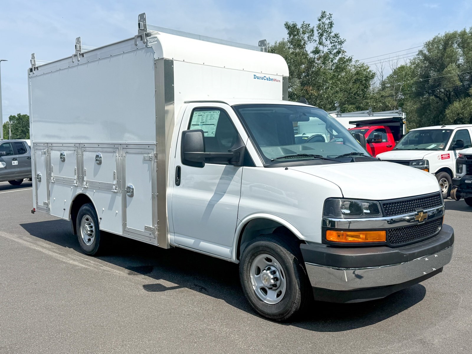 Photo view of 2025 Chevrolet Express Commercial Cutaway in White