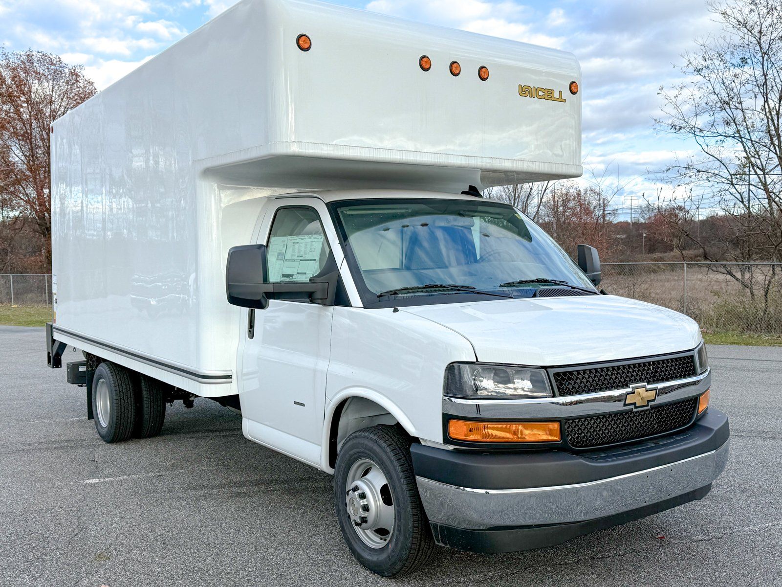 Photo view of 2025 Chevrolet Express Commercial Cutaway in White