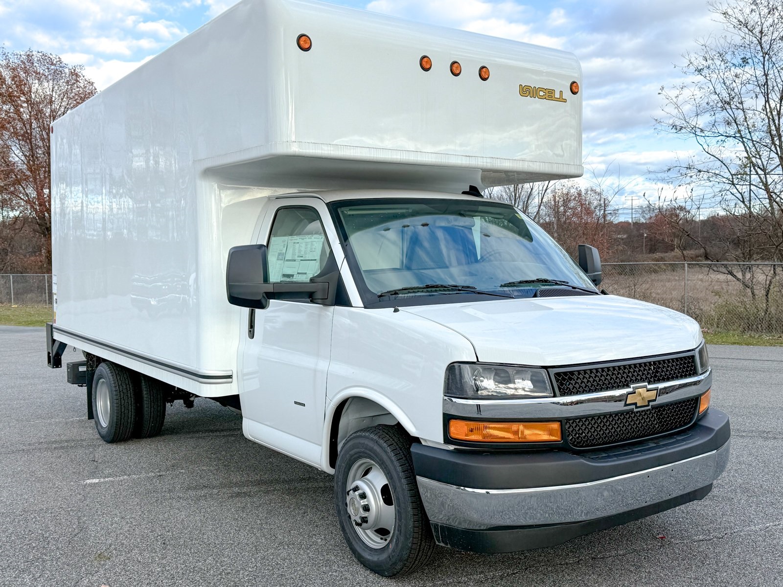 Photo view of 2025 Chevrolet Express Commercial Cutaway in White
