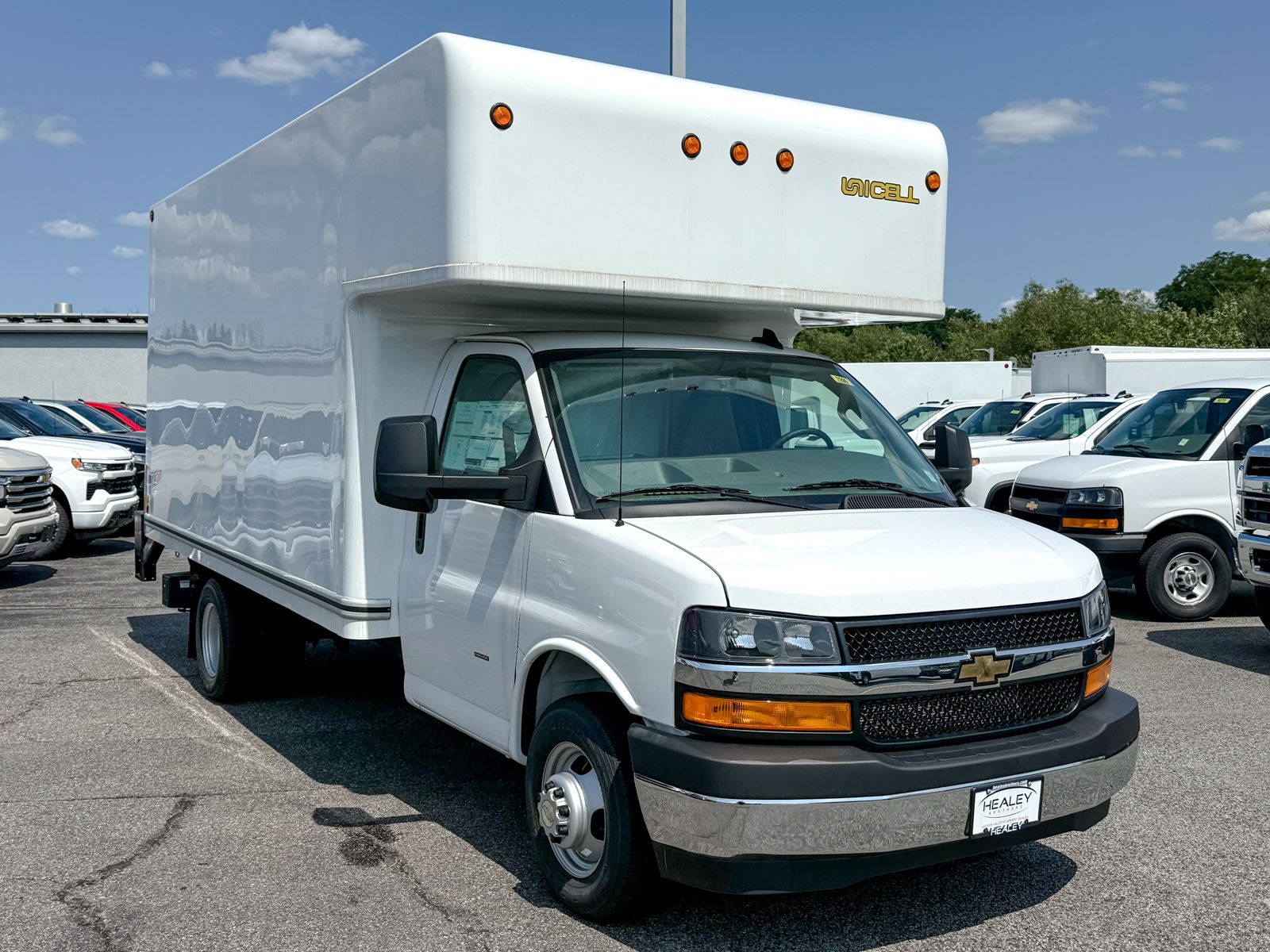 Photo view of 2025 Chevrolet Express Commercial Cutaway in White