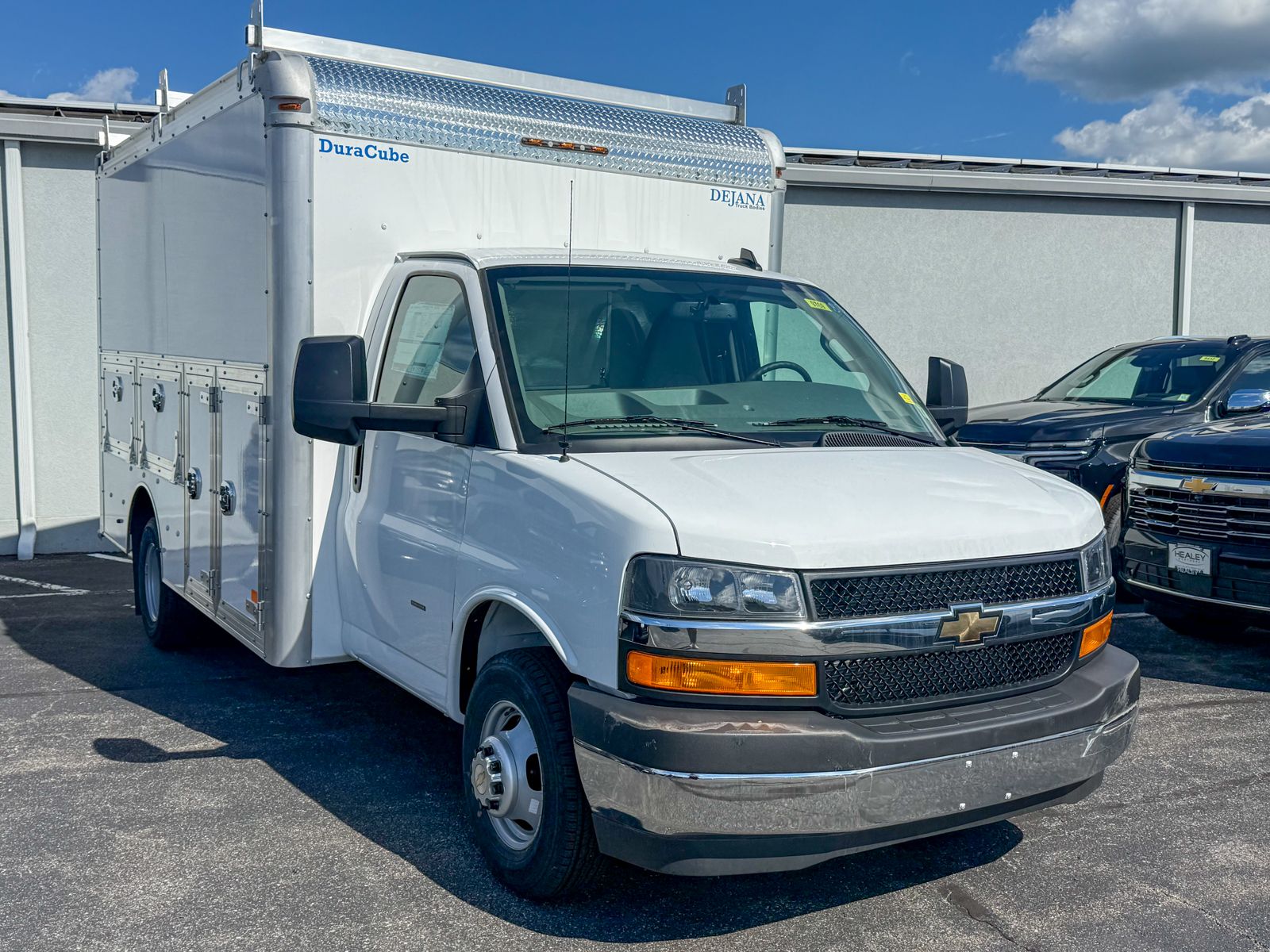 Photo view of 2026 Chevrolet Express Commercial Cutaway in White