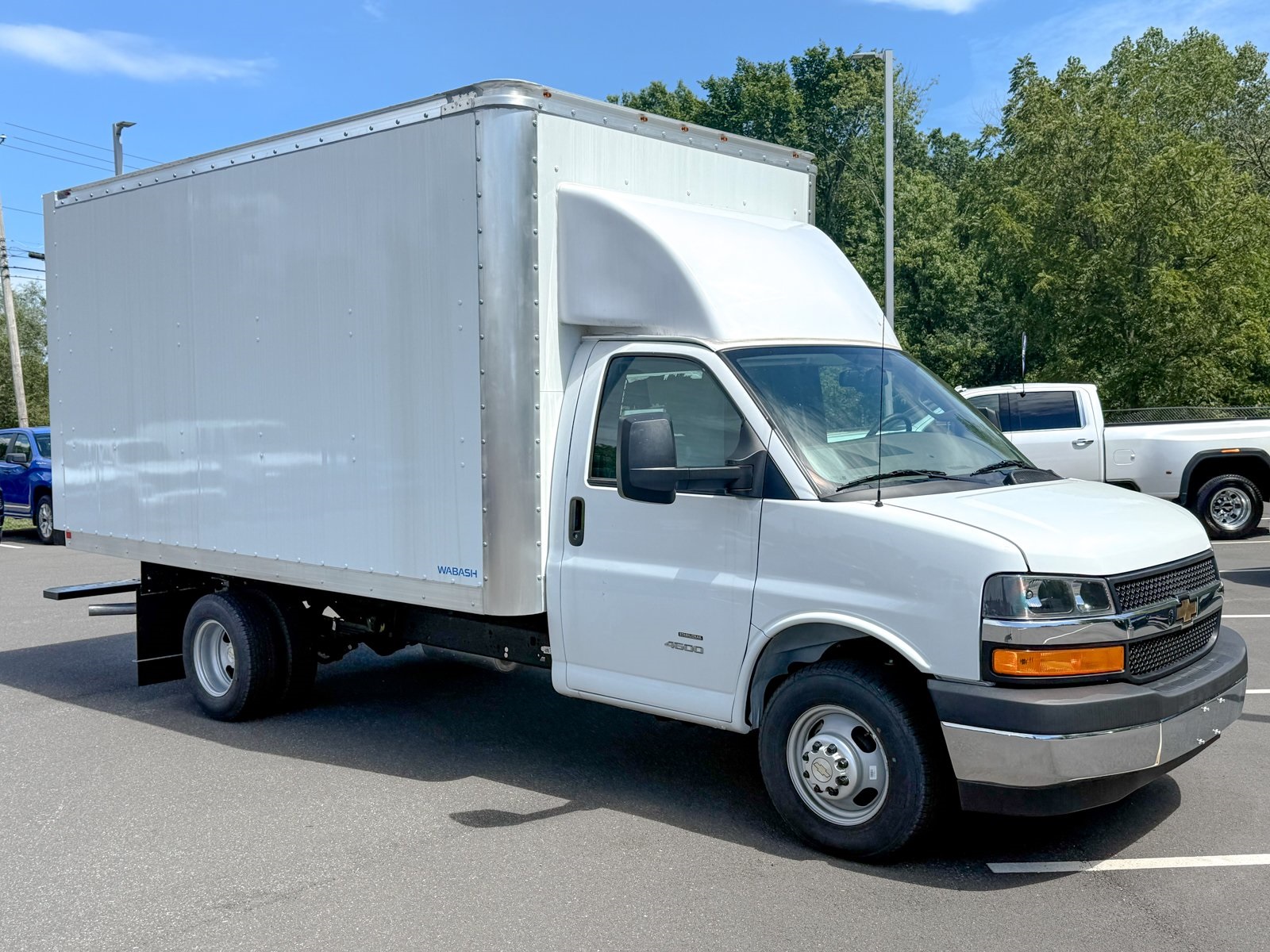 Photo view of 2024 Chevrolet Express Commercial Cutaway in White