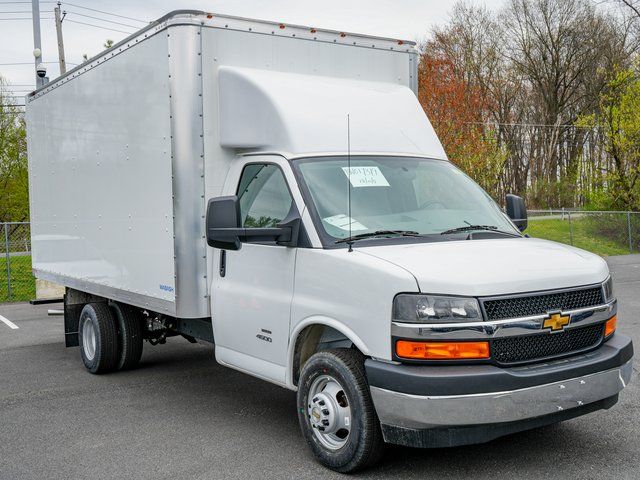 Photo view of 2024 Chevrolet Express Commercial Cutaway in White