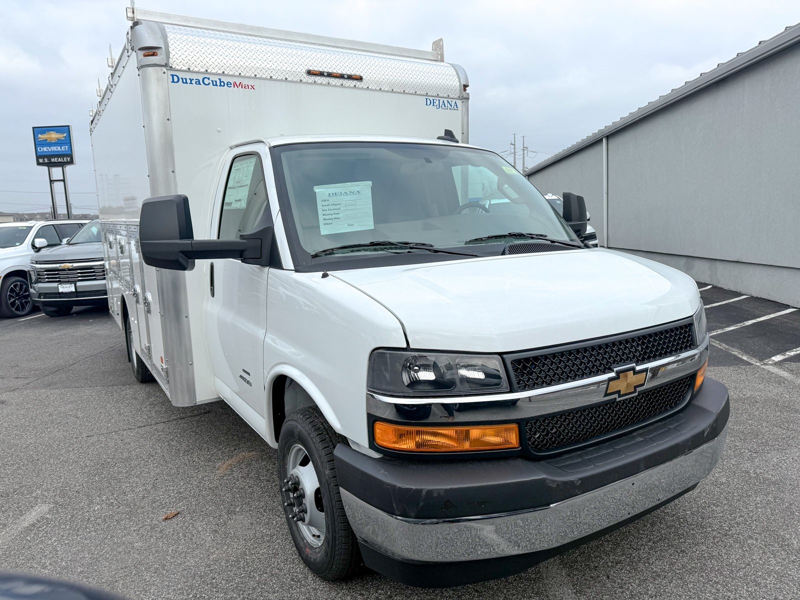 Photo view of 2025 Chevrolet Express Commercial Cutaway in White