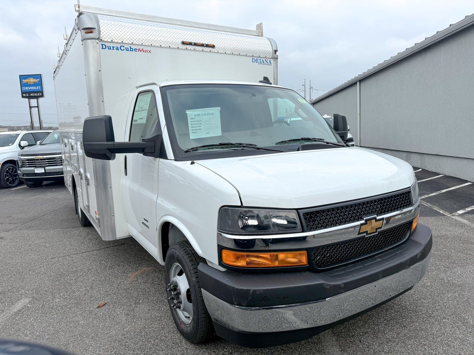 Photo view of 2025 Chevrolet Express Commercial Cutaway in White