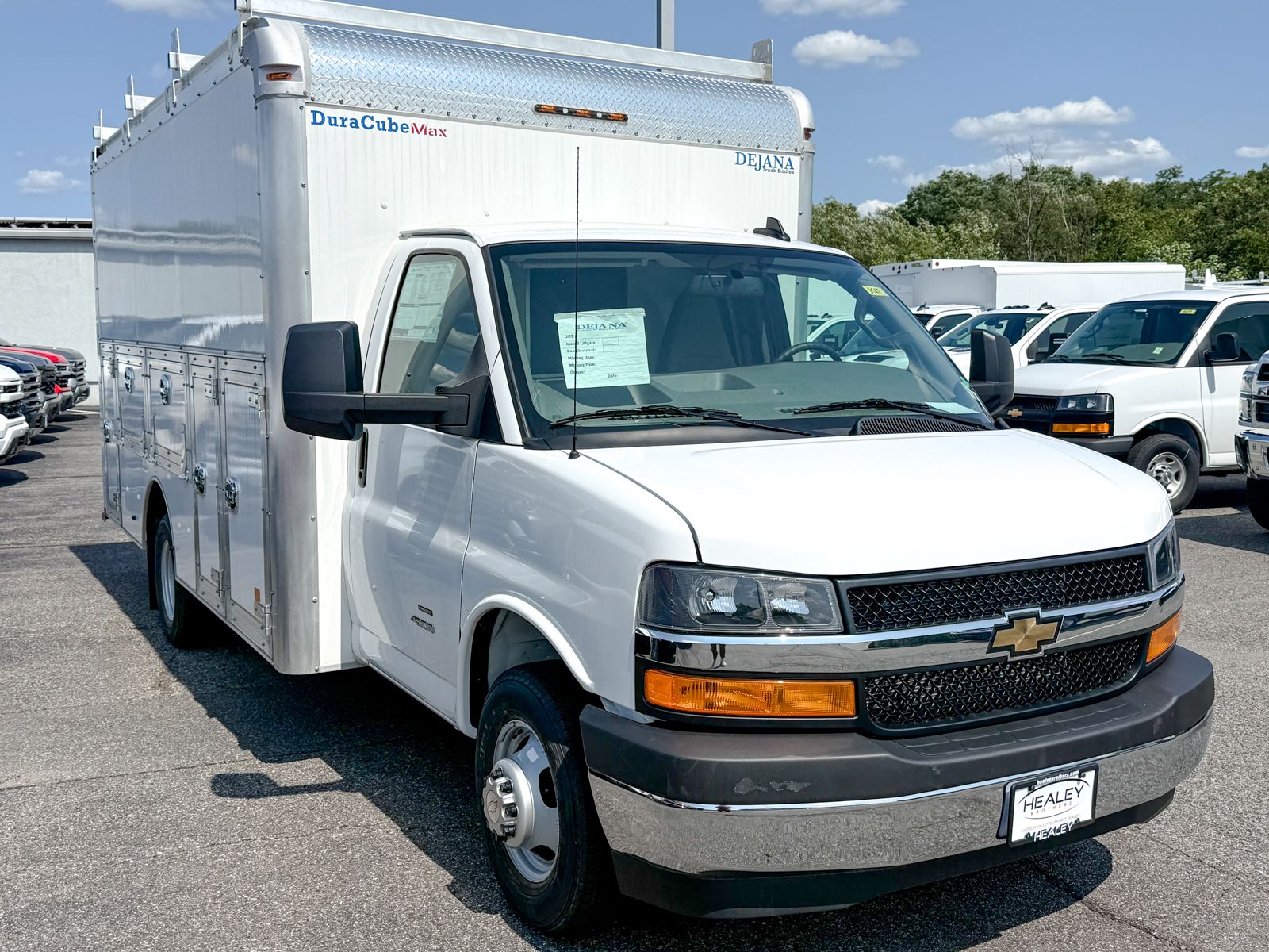 Photo view of 2025 Chevrolet Express Commercial Cutaway in White