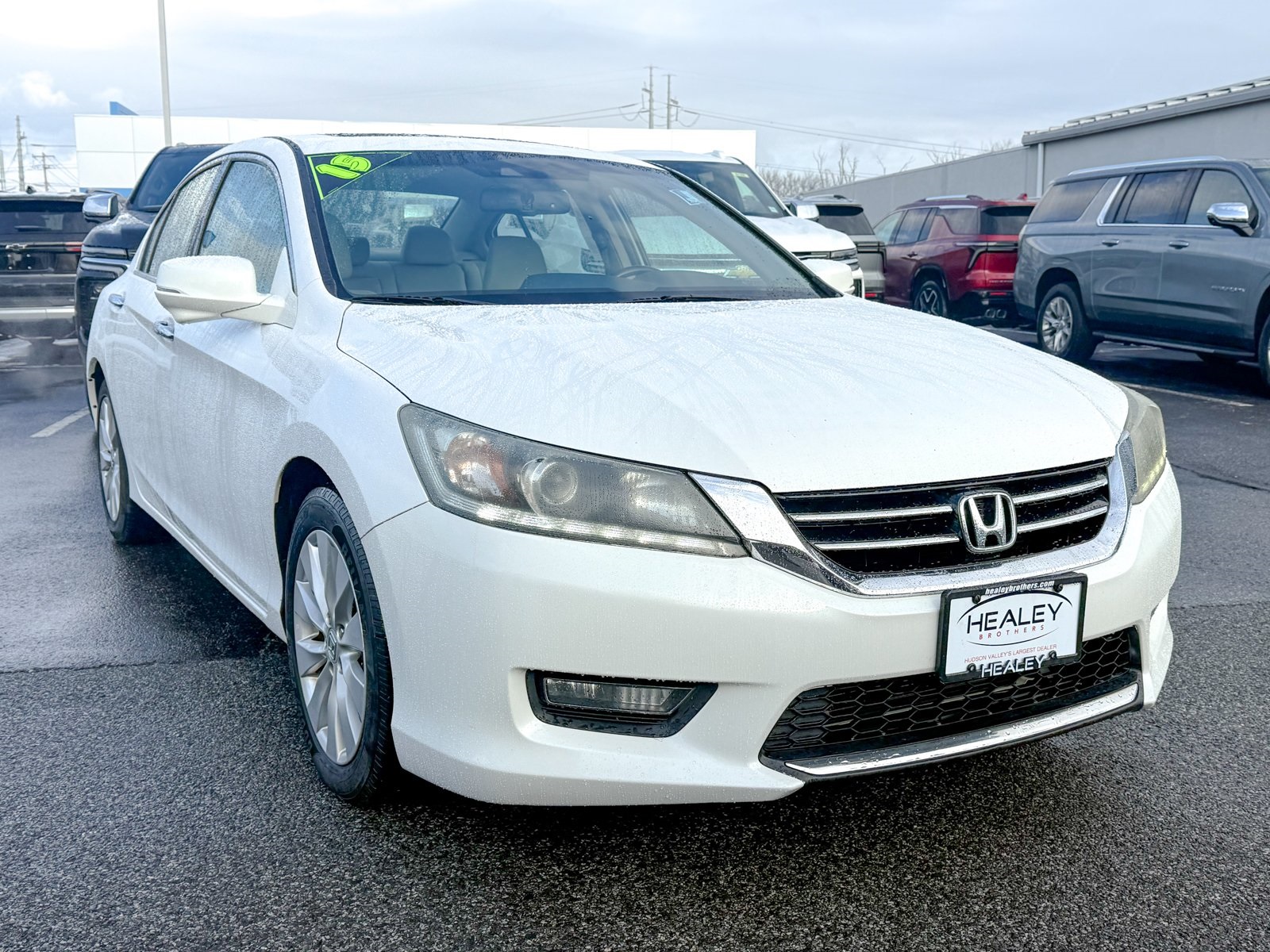 Photo view of 2015 Honda Accord Sedan in White