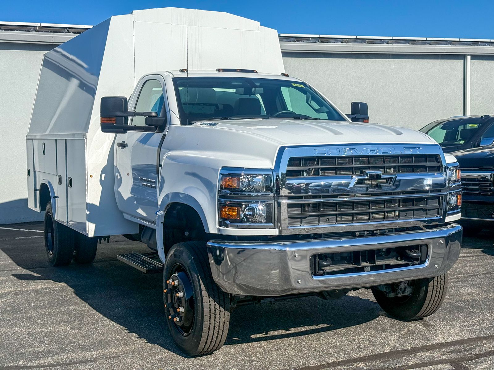 Photo view of 2025 Chevrolet Silverado MD in White