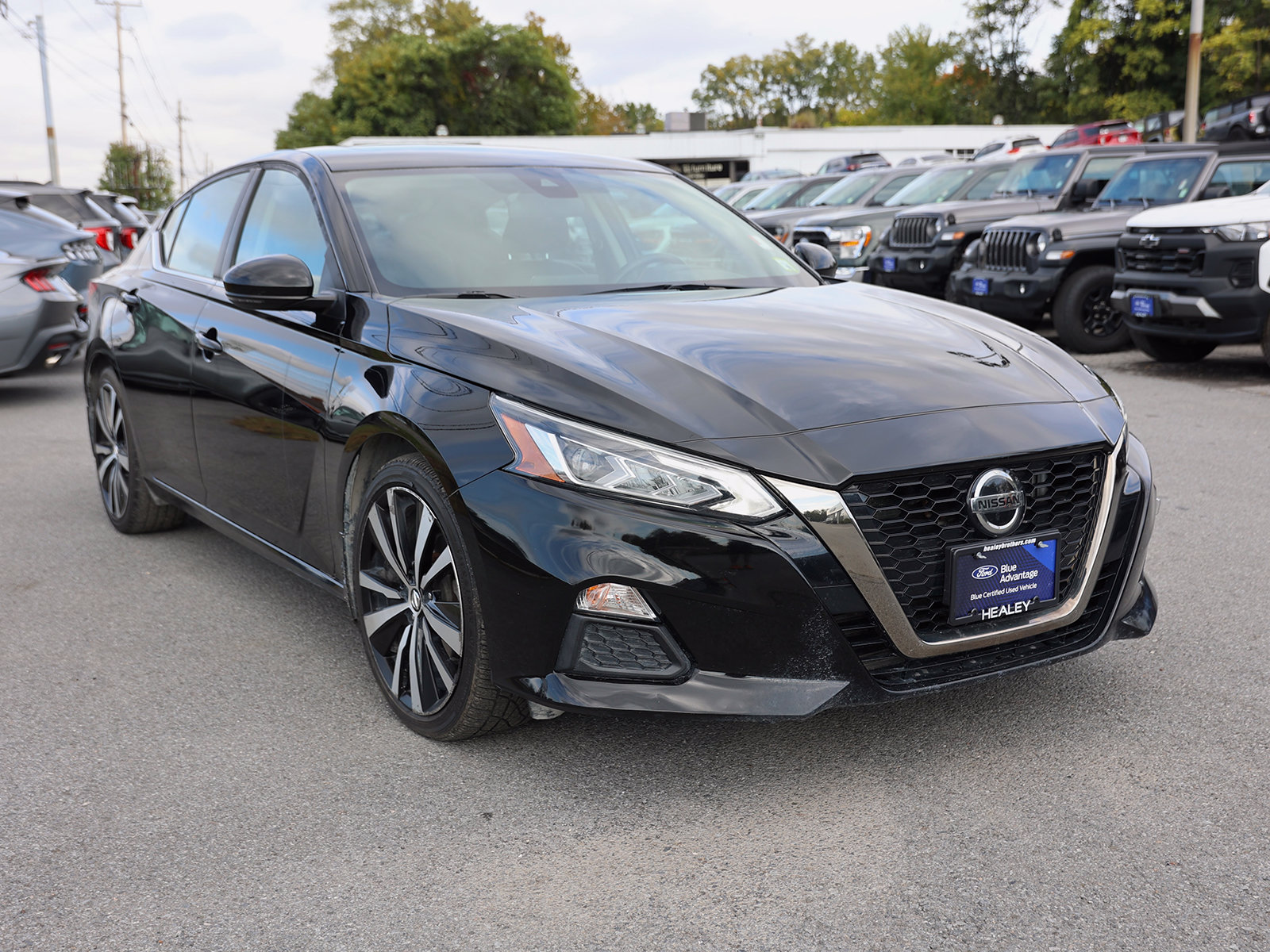 Photo view of 2020 Nissan Altima in Black