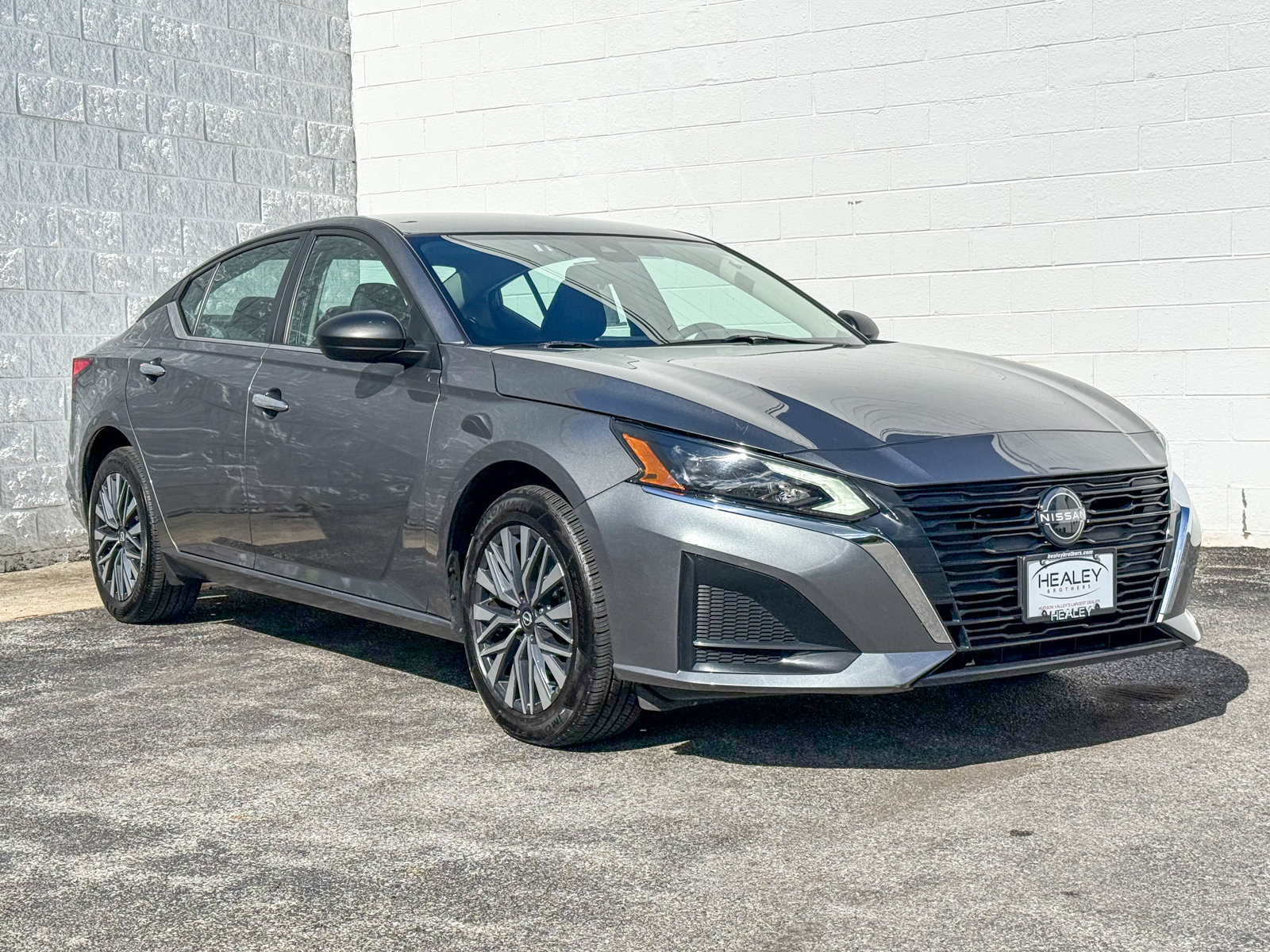 Photo view of 2025 Nissan Altima in Gray