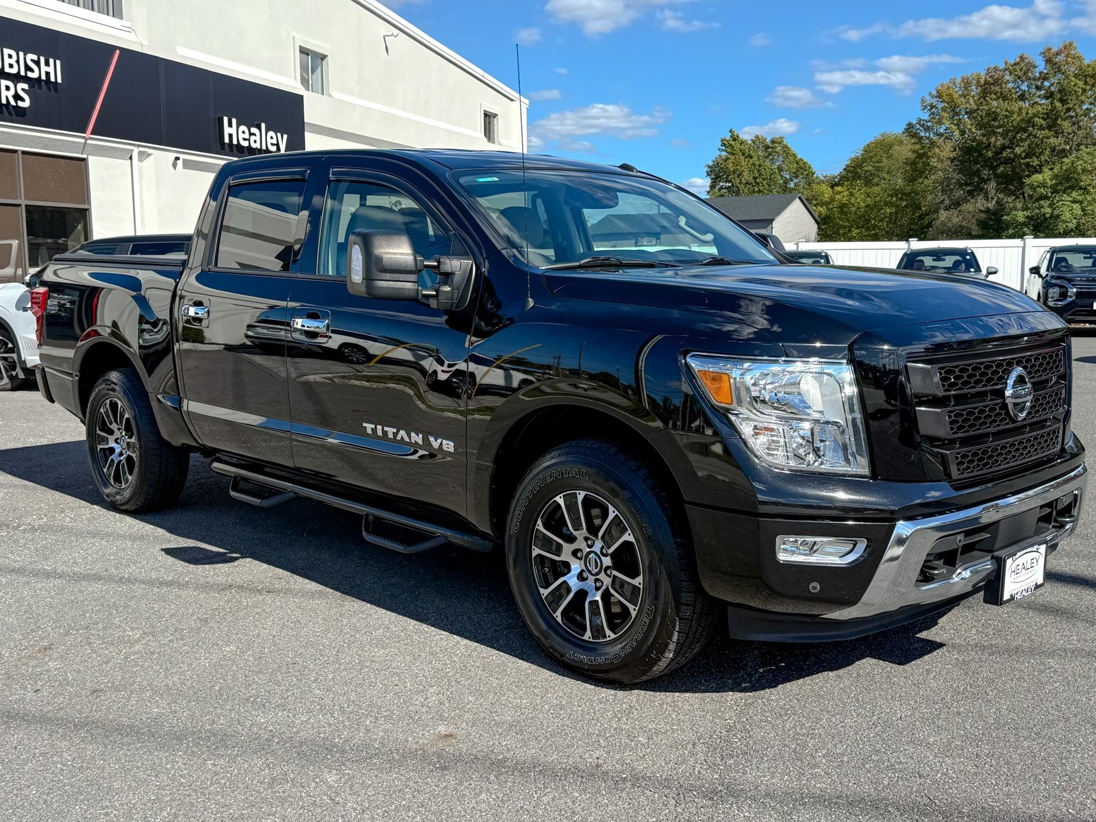 Photo view of 2020 Nissan Titan in Black