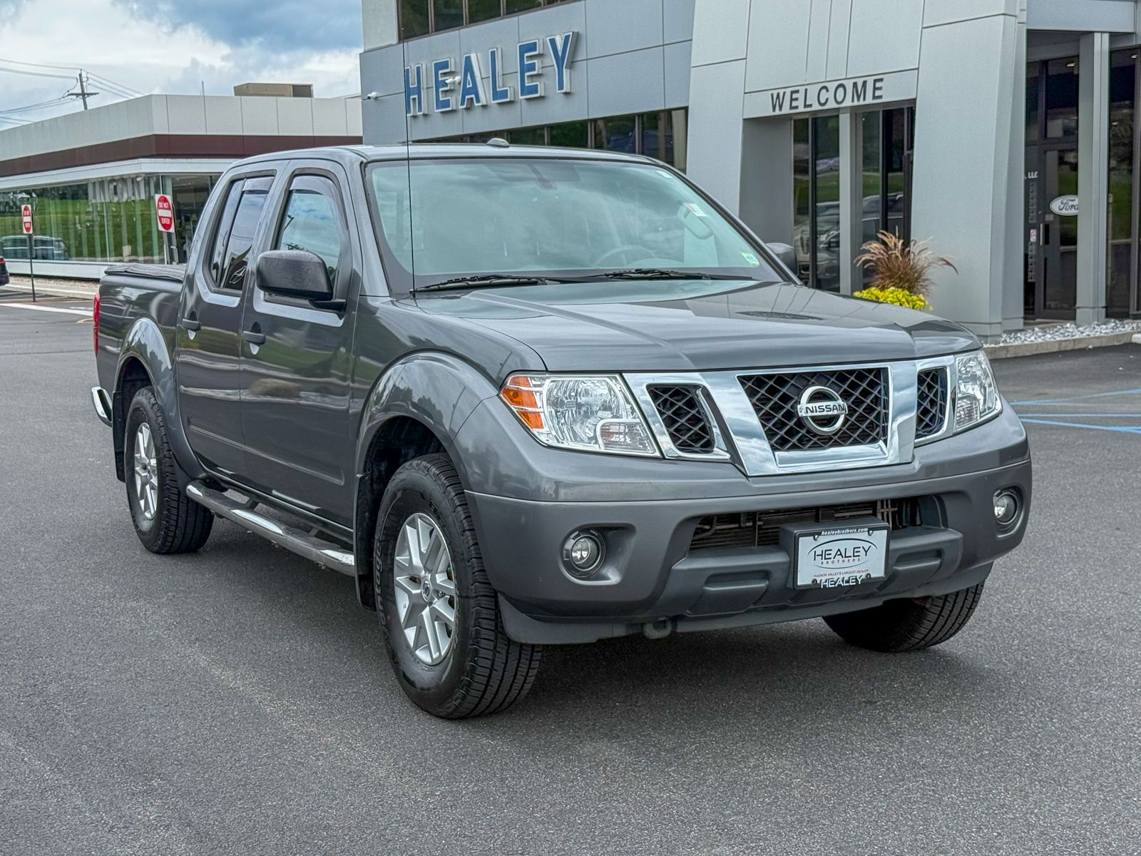 Photo view of 2016 Nissan Frontier in Gray