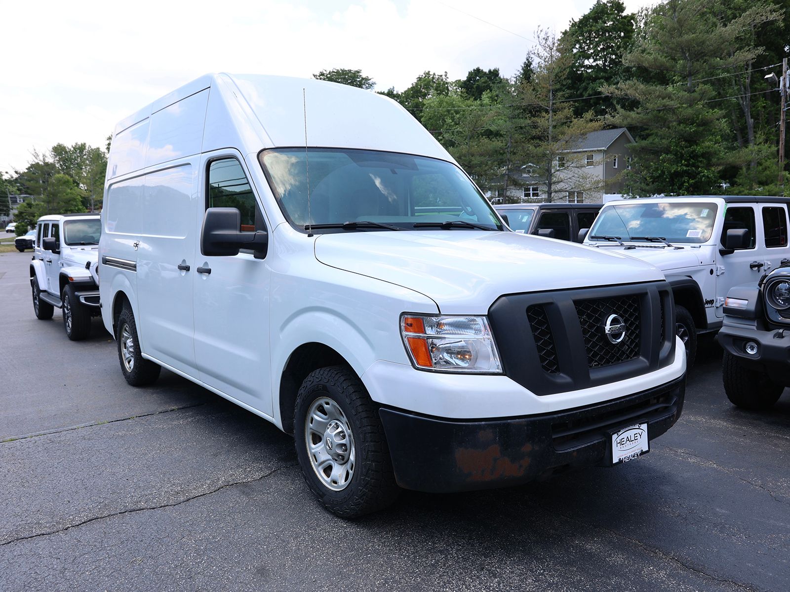 Photo view of 2013 Nissan NV Cargo in White