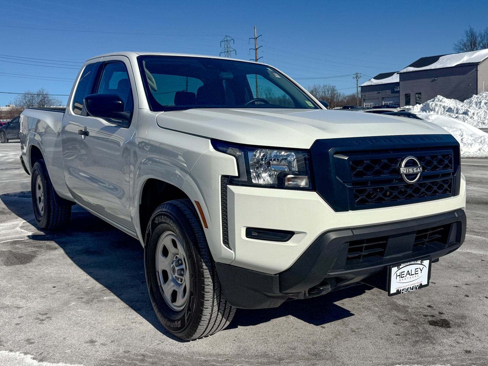 Photo view of 2022 Nissan Frontier in White