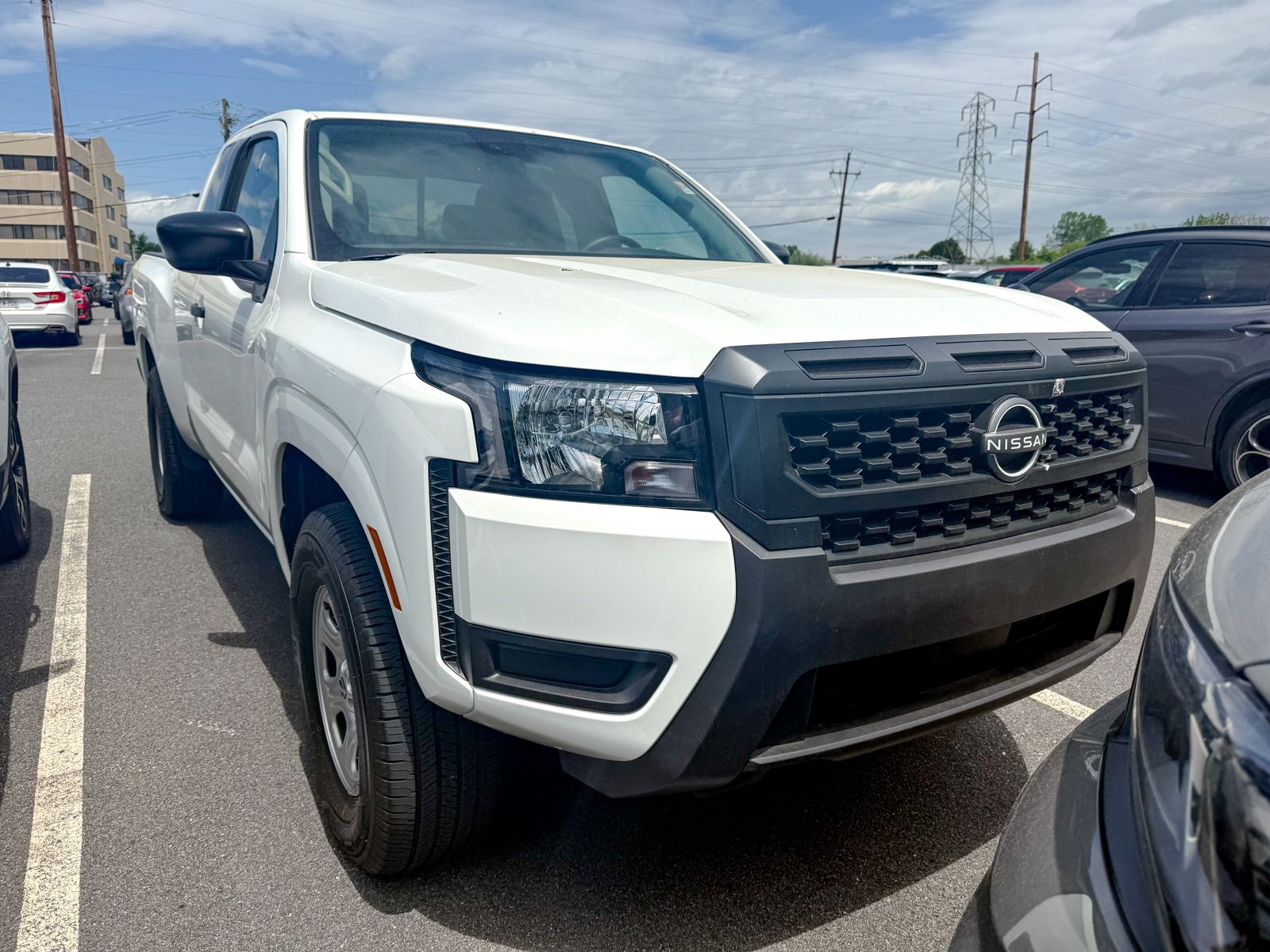 Photo view of 2025 Nissan Frontier in White