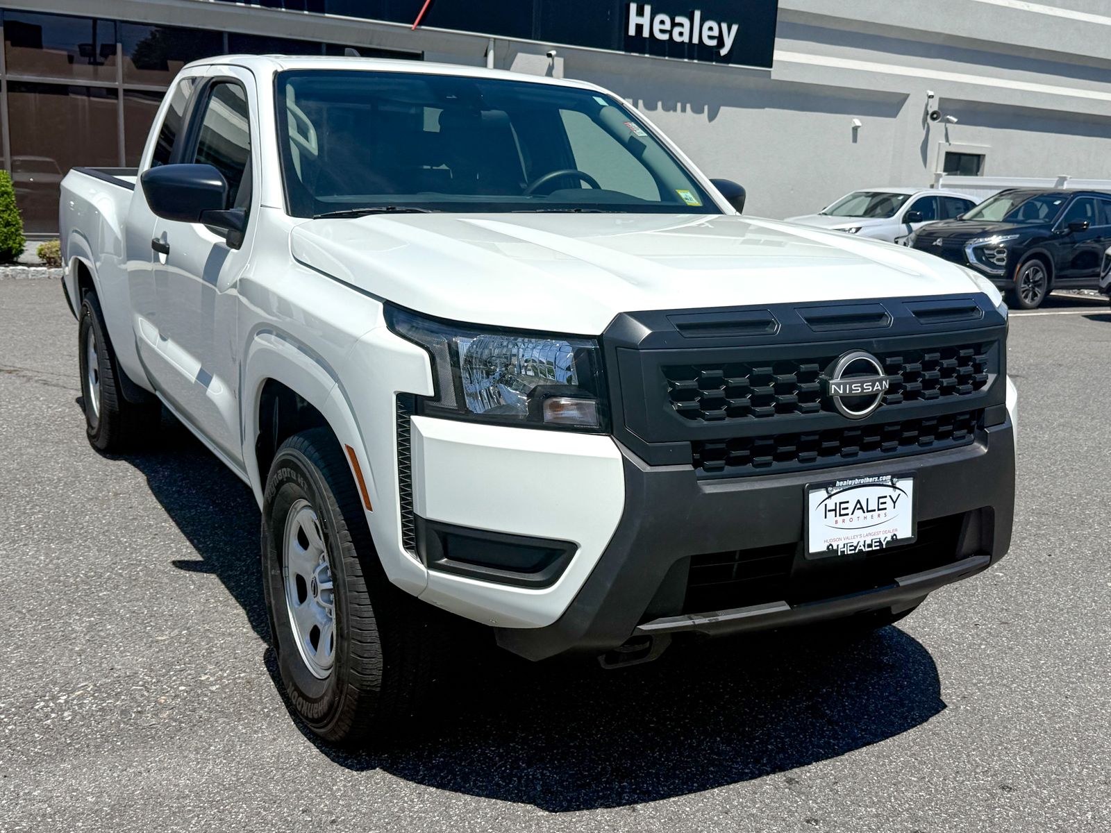 Photo view of 2025 Nissan Frontier in White